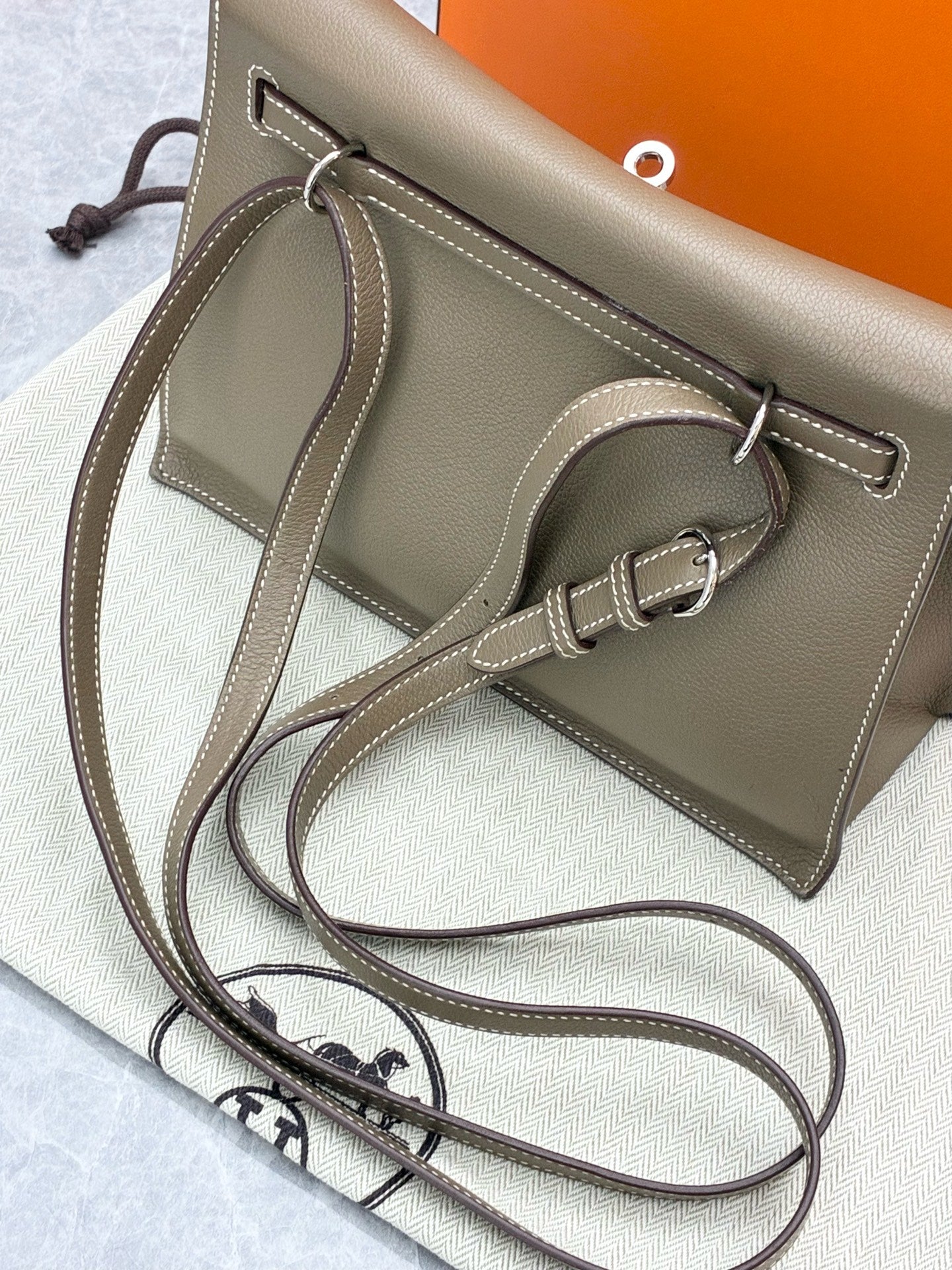 Hermès Kelly Danse – Elephant Grey Evercolor Leather, Palladium Hardware, W Stamp, Pre-Owned