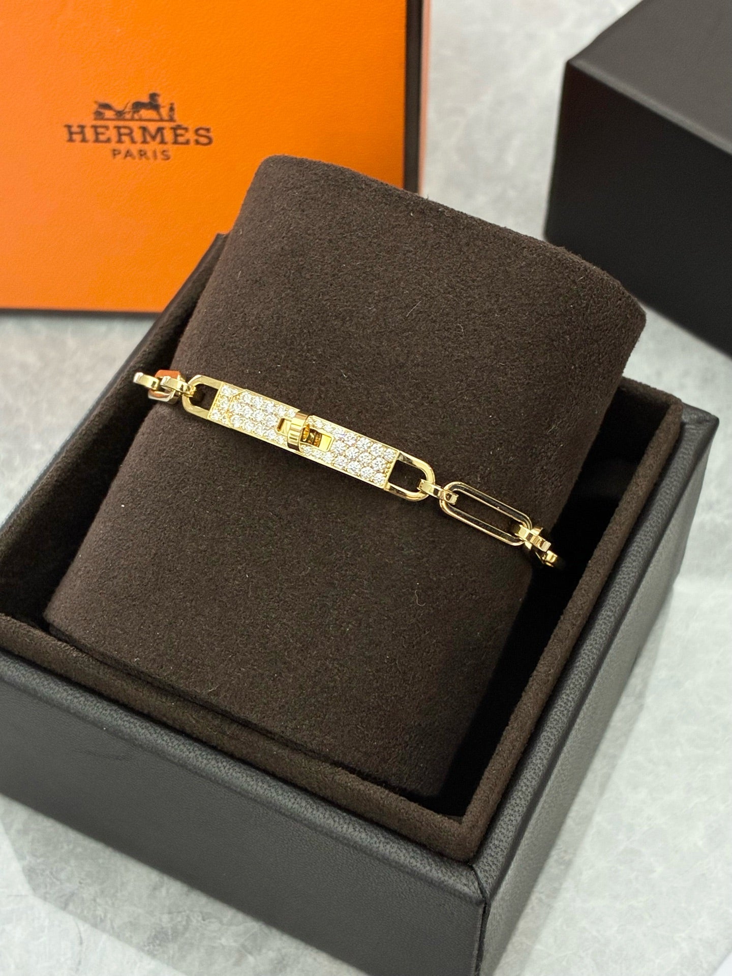Hermès Kelly Chain Bracelet – Rose Gold, Half Diamond-Set, Brand New
