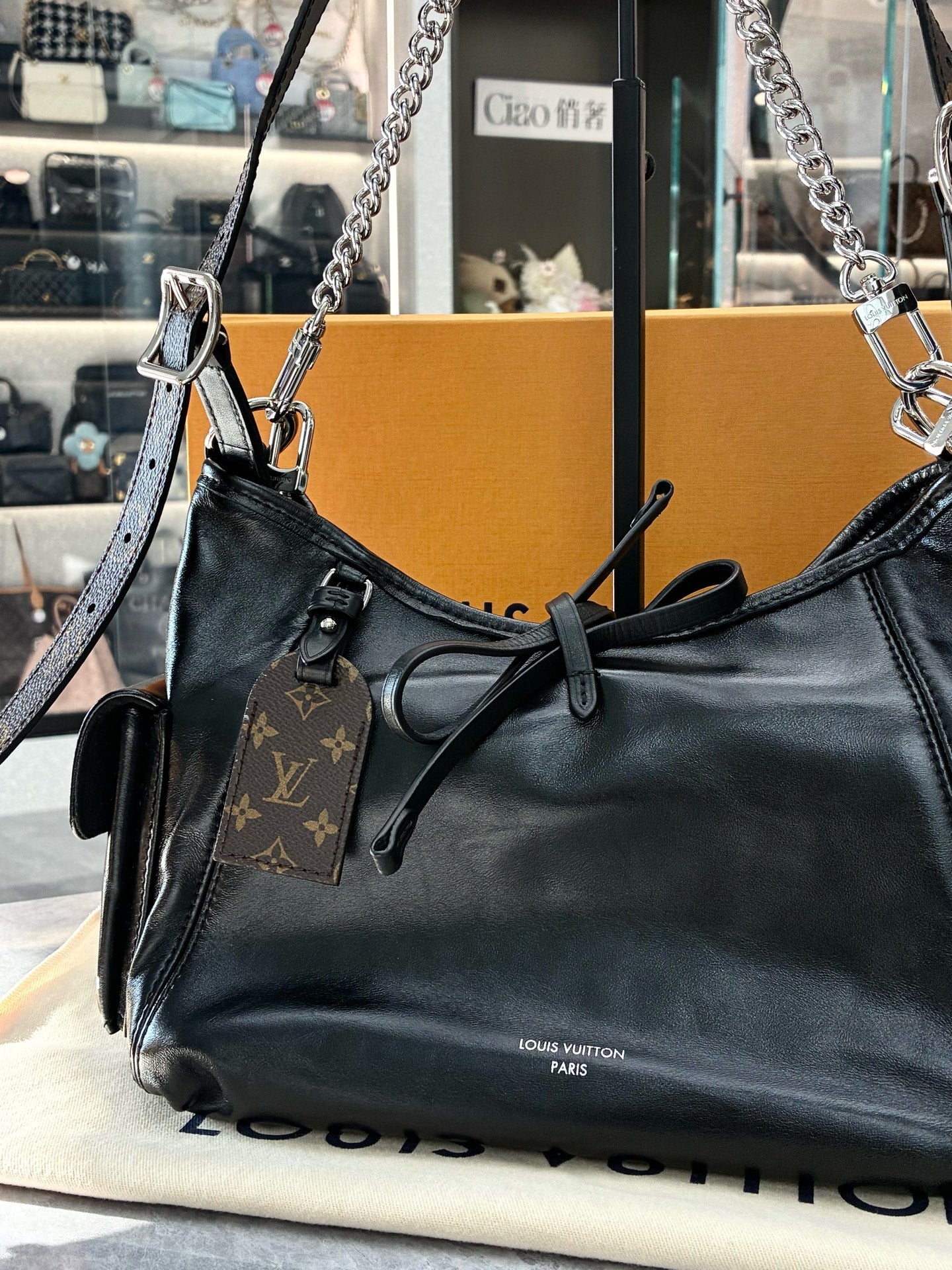 LOUIS VUITTON Carryall Tote – Black Lambskin, Chain Strap, Pre-Owned