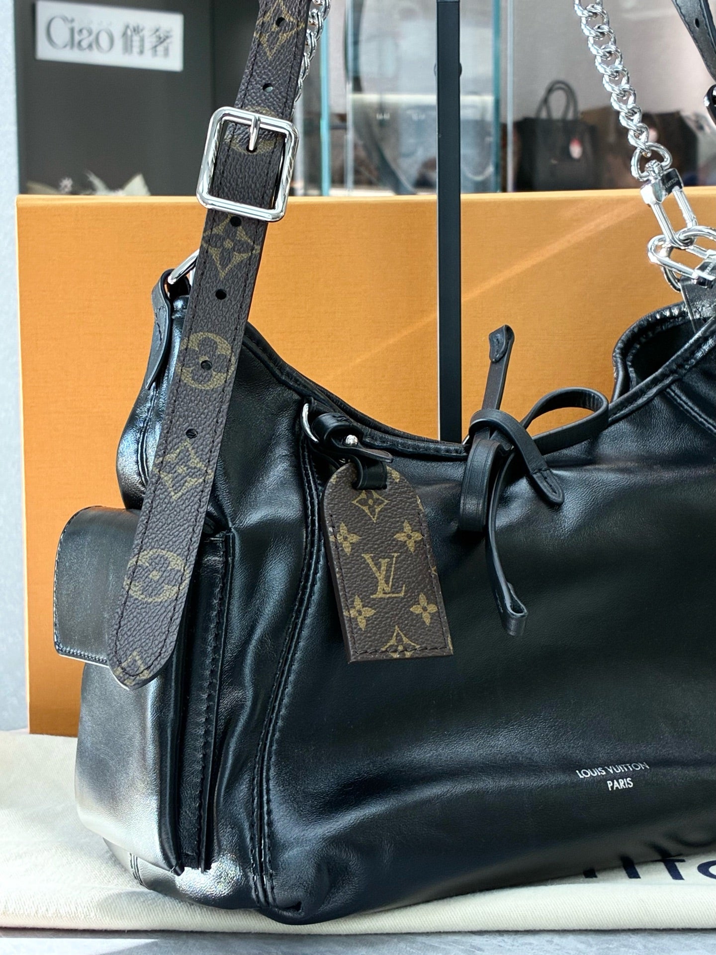 LOUIS VUITTON Carryall Tote – Black Lambskin, Chain Strap, Pre-Owned