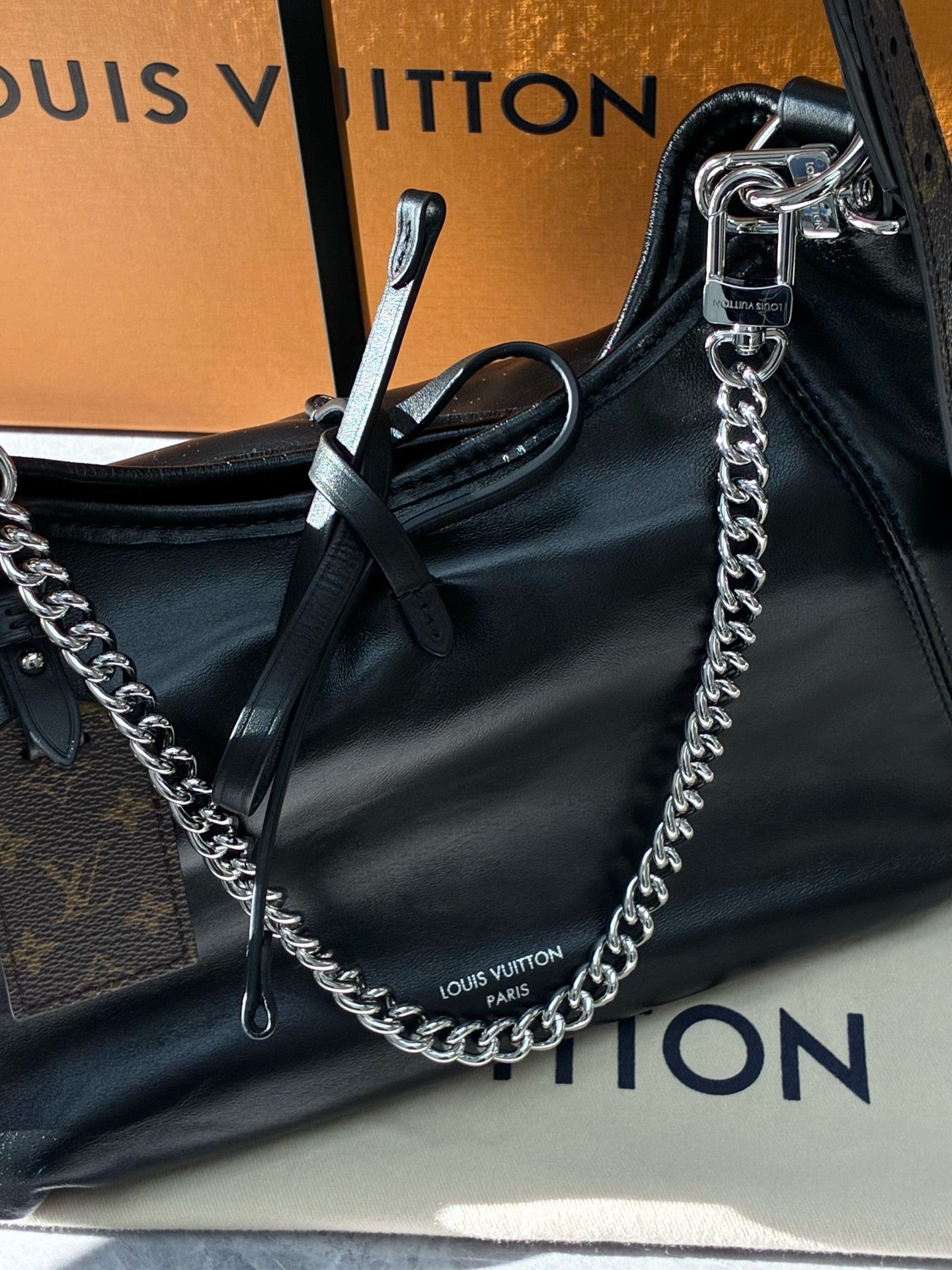 LOUIS VUITTON Carryall Tote – Black Lambskin, Chain Strap, Pre-Owned