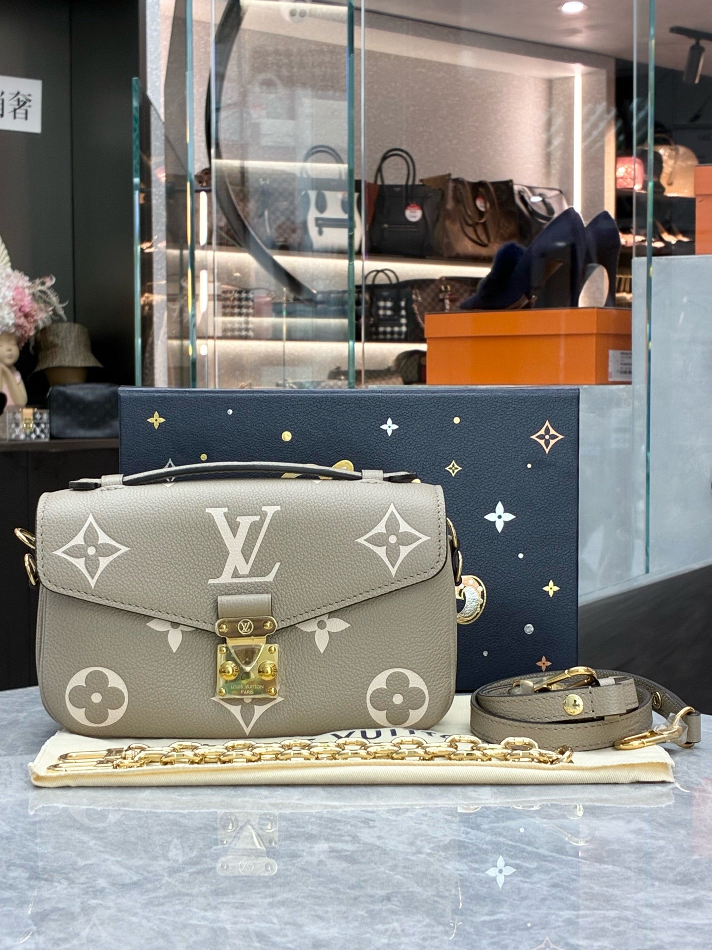LOUIS VUITTON Pochette Métis East West – Elephant Grey Monogram Empreinte, Gold Hardware, Brand New