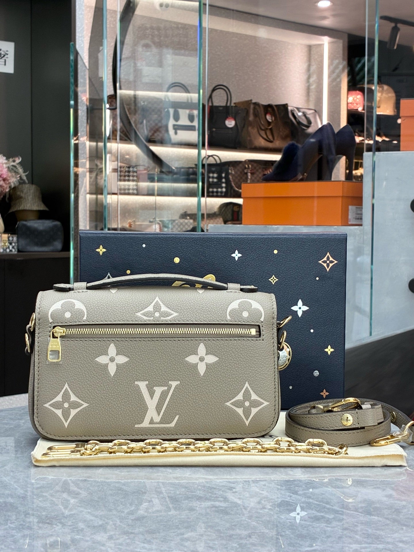 LOUIS VUITTON Pochette Métis East West – Elephant Grey Monogram Empreinte, Gold Hardware, Brand New