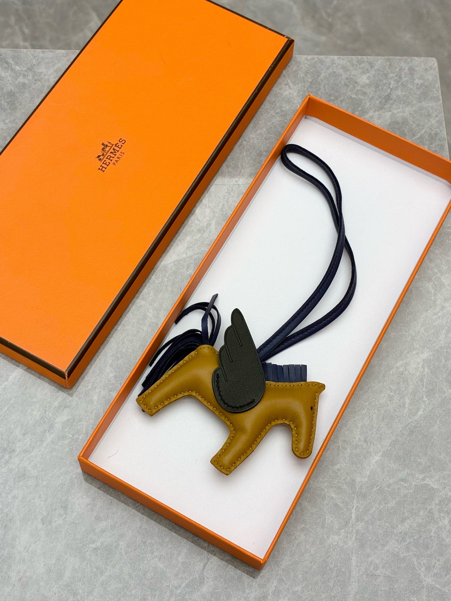 HERMÈS Pégase Charm – Sesame, Black & Midnight Blue Lambskin, Gold Hardware, Excellent Pre-Owned