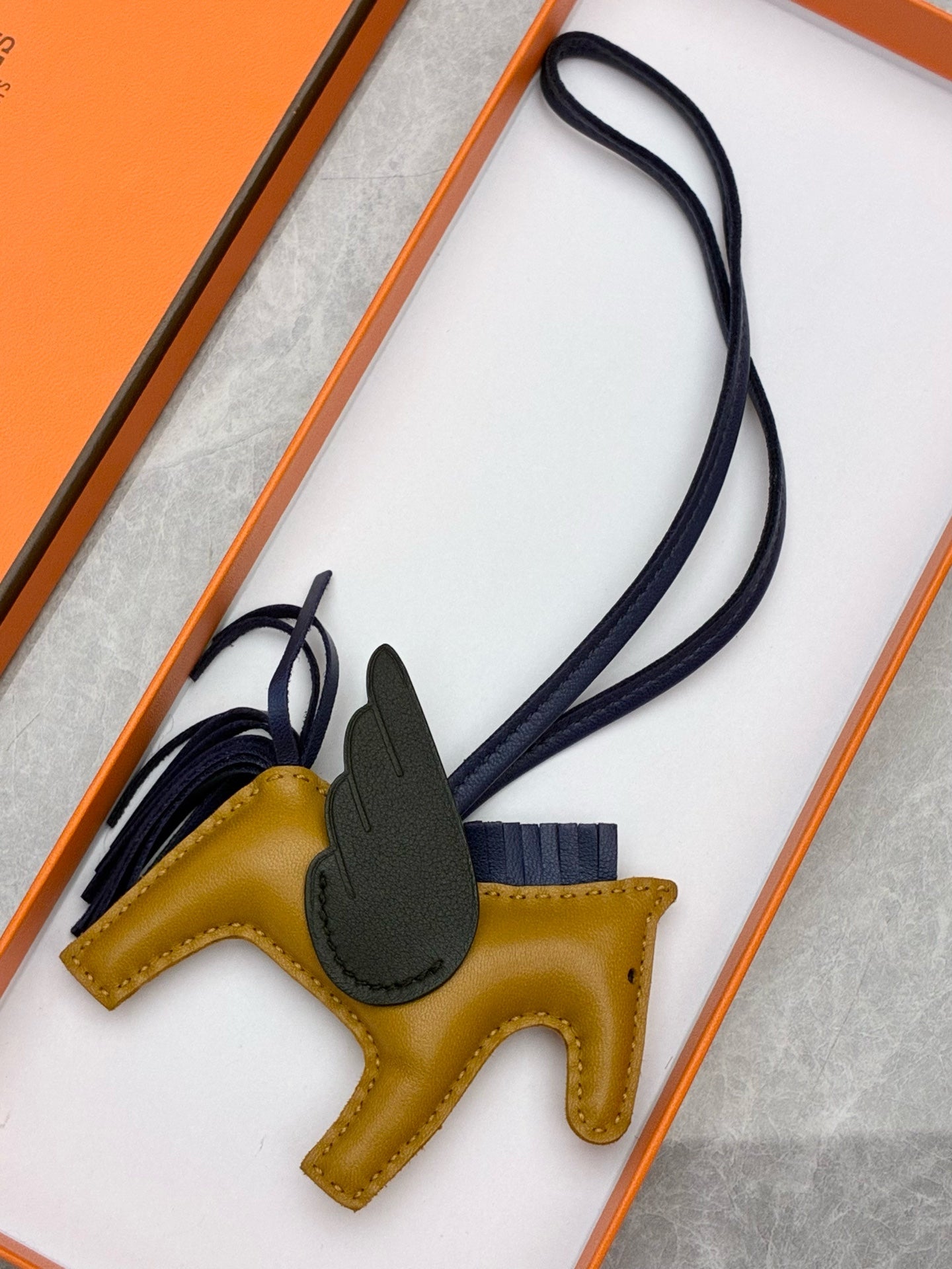 HERMÈS Pégase Charm – Sesame, Black & Midnight Blue Lambskin, Gold Hardware, Excellent Pre-Owned
