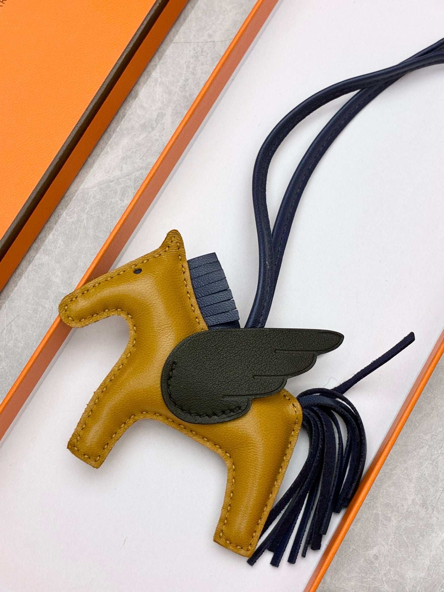 HERMÈS Pégase Charm – Sesame, Black & Midnight Blue Lambskin, Gold Hardware, Excellent Pre-Owned
