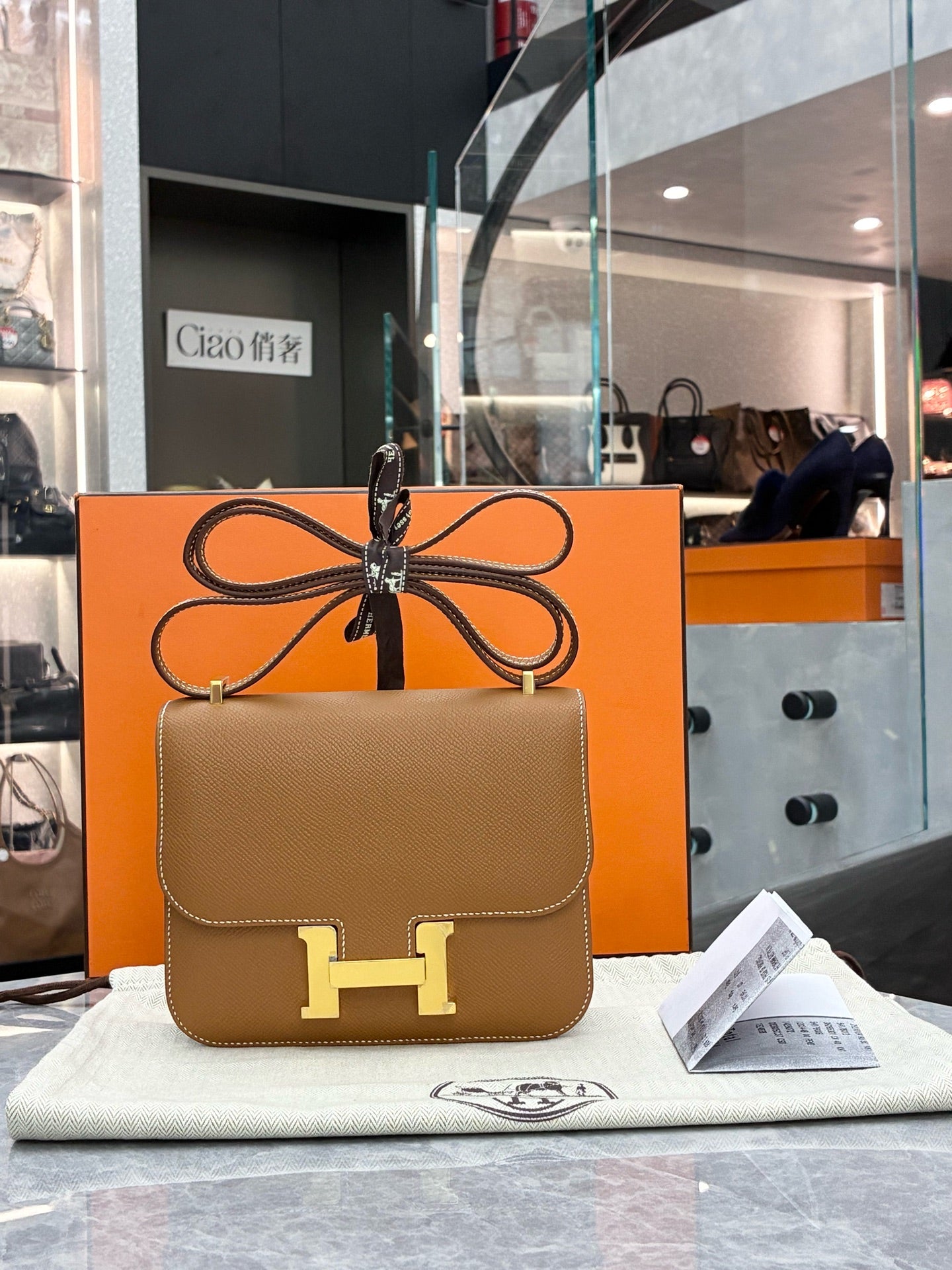 HERMÈS Constance Mini 19 – Gold Epsom Leather, Gold Hardware, B Stamp, Excellent Pre-Owned