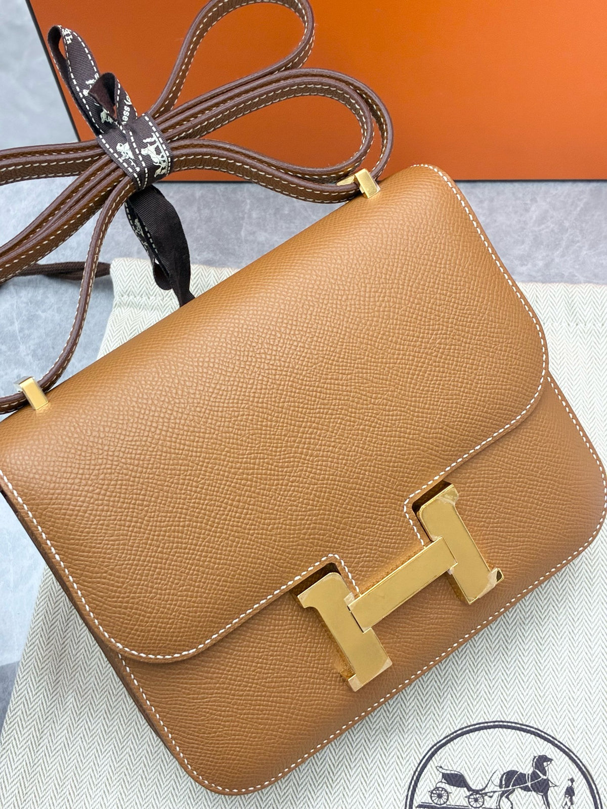 HERMÈS Constance Mini 19 – Gold Epsom Leather, Gold Hardware, B Stamp, Excellent Pre-Owned