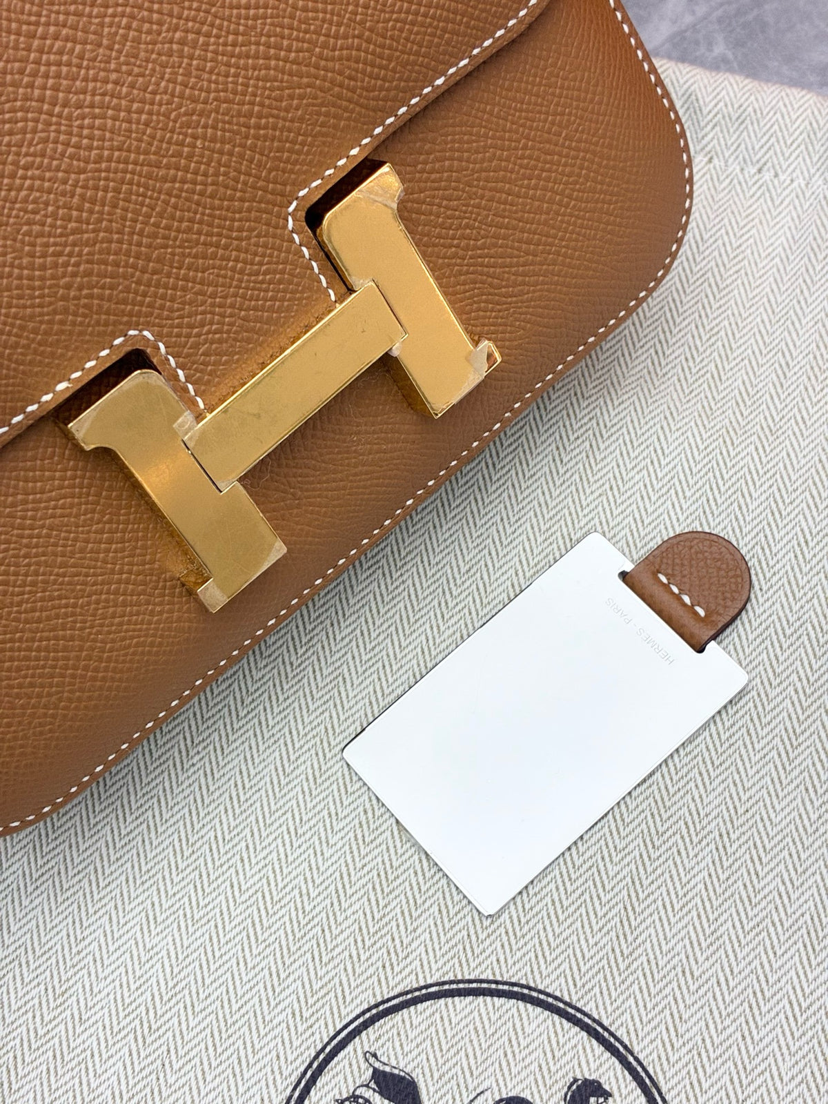 HERMÈS Constance Mini 19 – Gold Epsom Leather, Gold Hardware, B Stamp, Excellent Pre-Owned