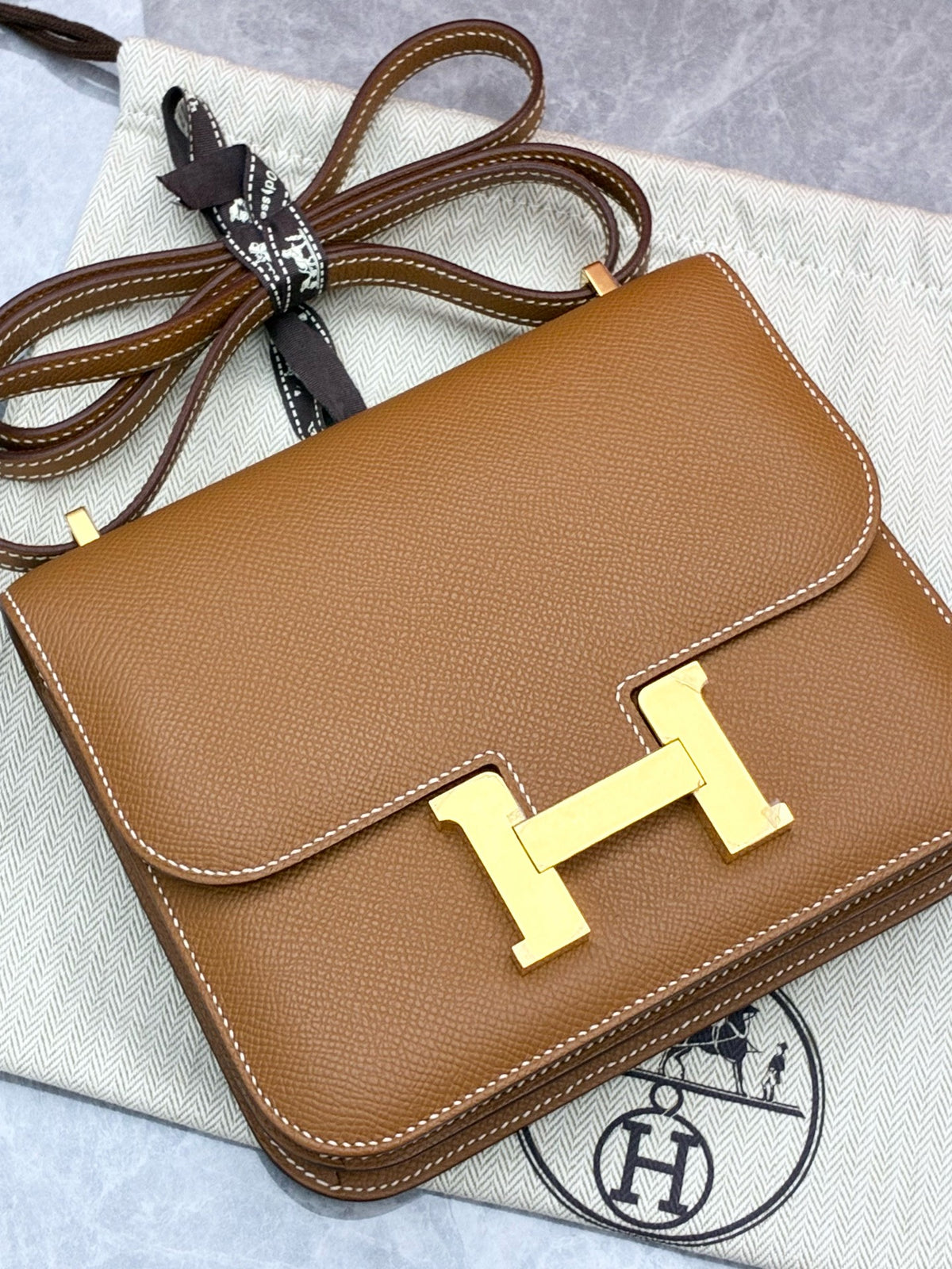 HERMÈS Constance Mini 19 – Gold Epsom Leather, Gold Hardware, B Stamp, Excellent Pre-Owned