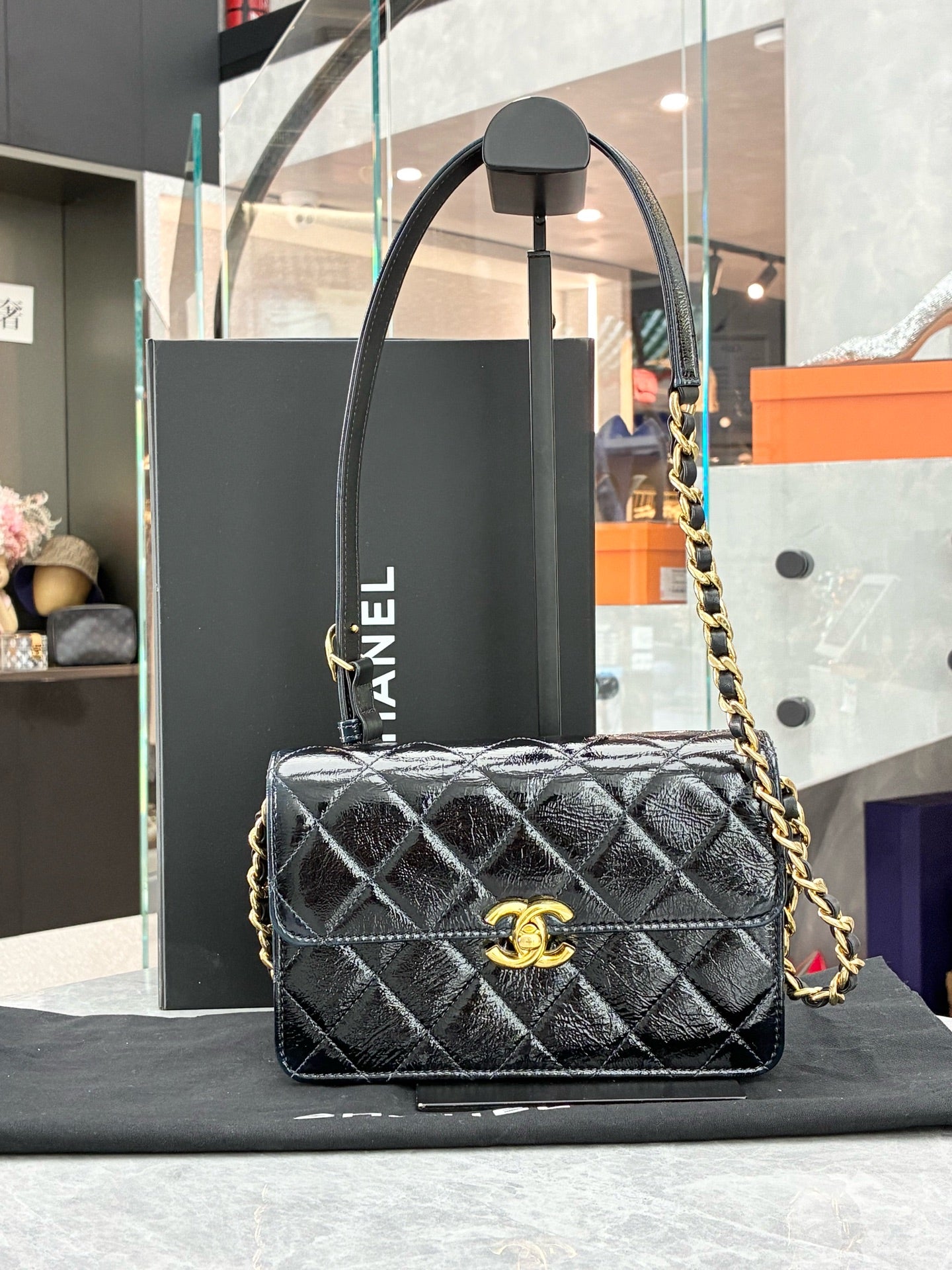 CHANEL 25A Flap Bag - Black Oil-Wax Calfskin, Gold Hardware, Very Good Pre-Owned