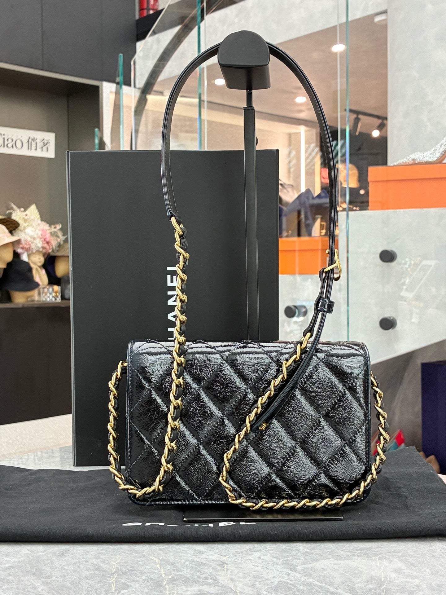 CHANEL 25A Flap Bag - Black Oil-Wax Calfskin, Gold Hardware, Very Good Pre-Owned