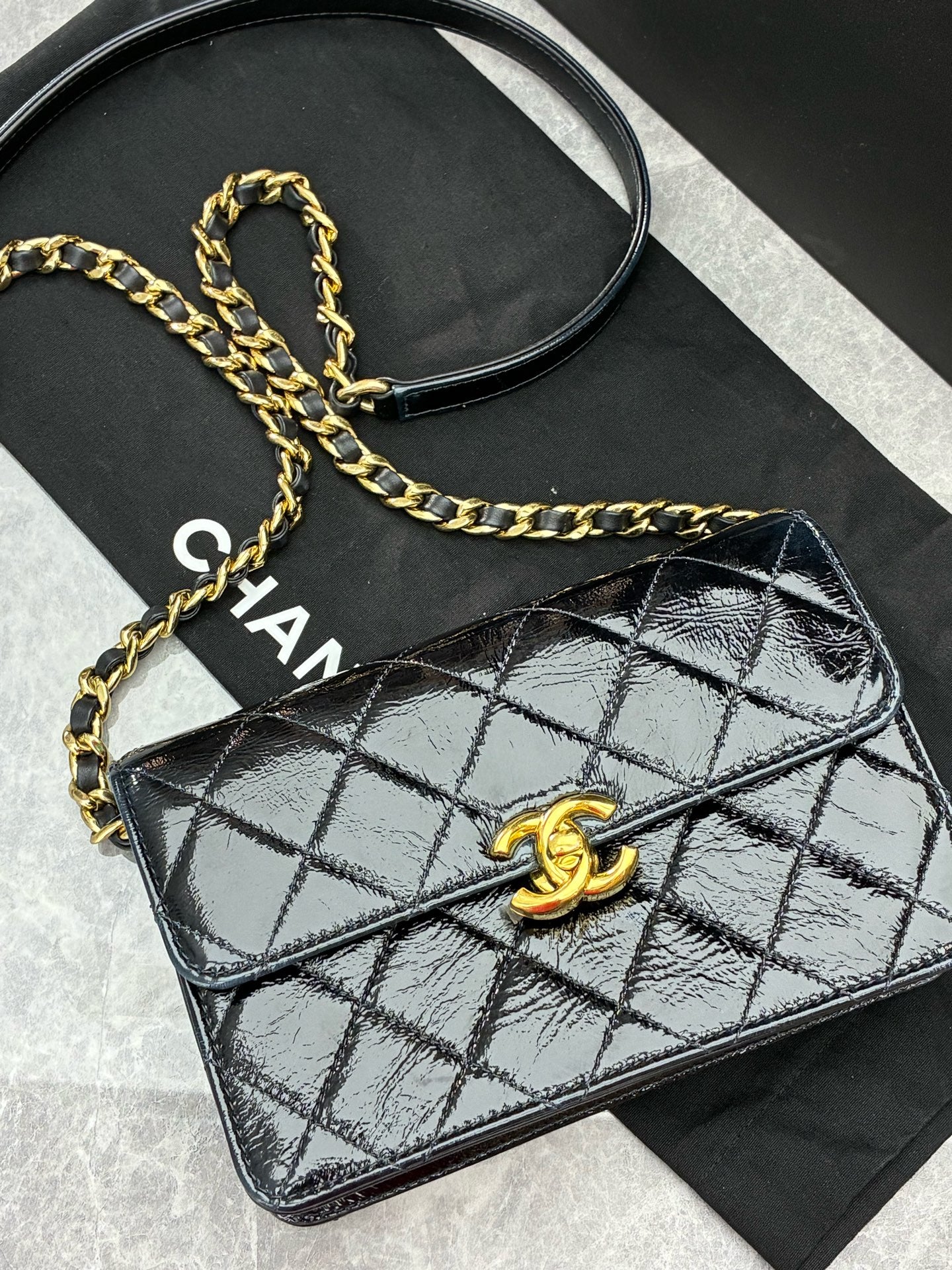CHANEL 25A Flap Bag - Black Oil-Wax Calfskin, Gold Hardware, Very Good Pre-Owned