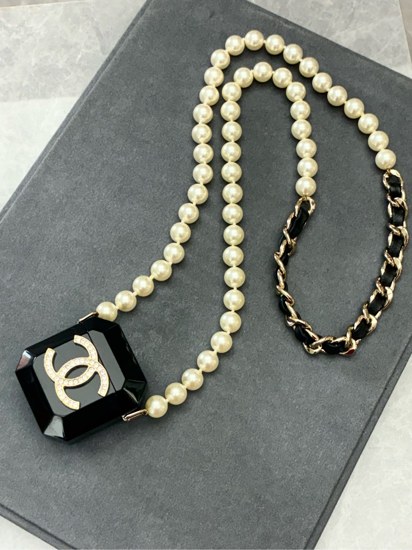 CHANEL Headphone Case Necklace – Black Acrylic, Pearl & Chain, Crystal CC, Very Good Pre-Owned