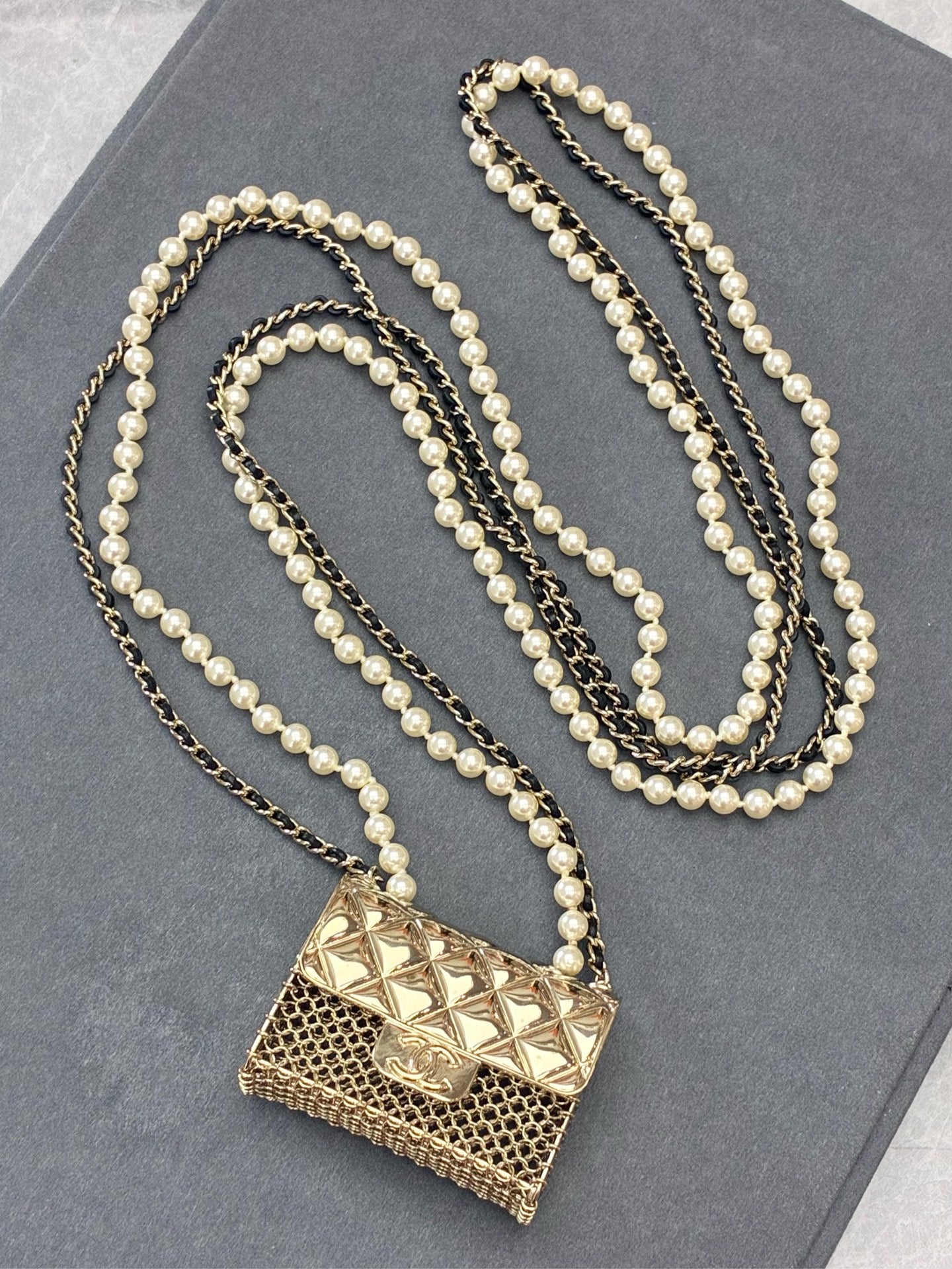 CHANEL 21S Tiny Bag Necklace – Gold-Tone Metal, Pearl & Leather-Woven Chain, Very Good Pre-Owned