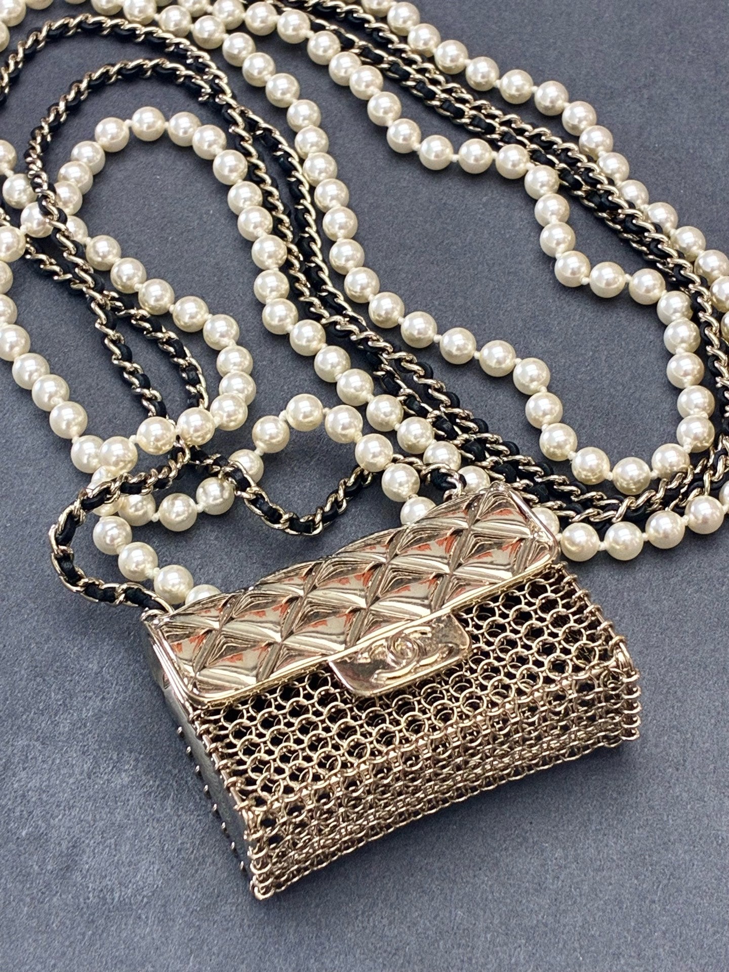 CHANEL 21S Tiny Bag Necklace – Gold-Tone Metal, Pearl & Leather-Woven Chain, Very Good Pre-Owned