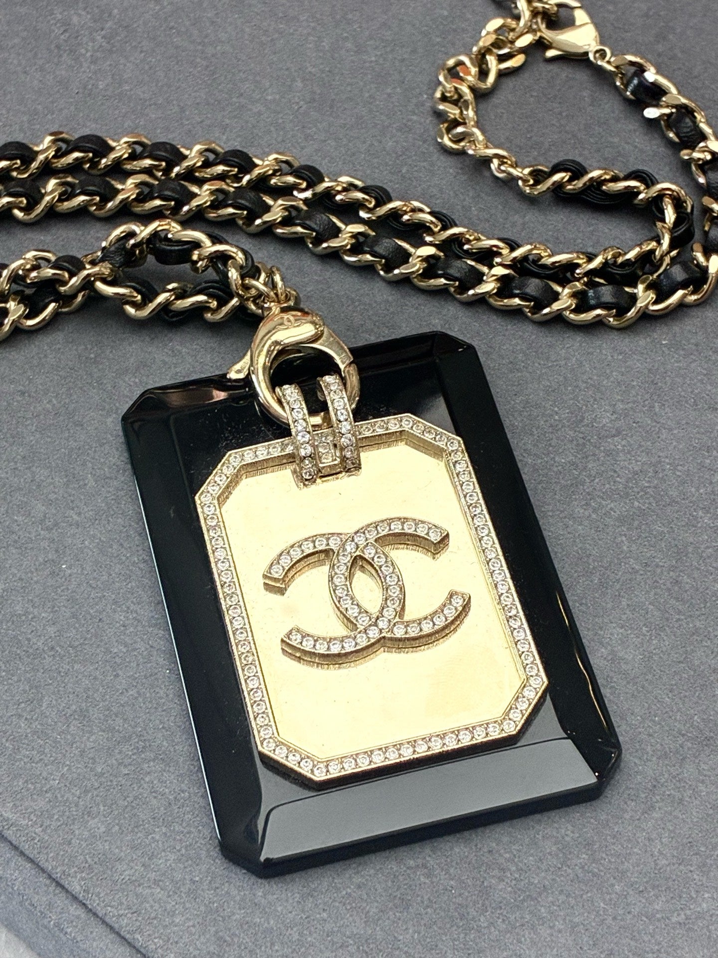 CHANEL 21A Card Mirror Necklace – Black with Crystal Double-C Logo, Long Knit Chain, Very Good Pre-Owned