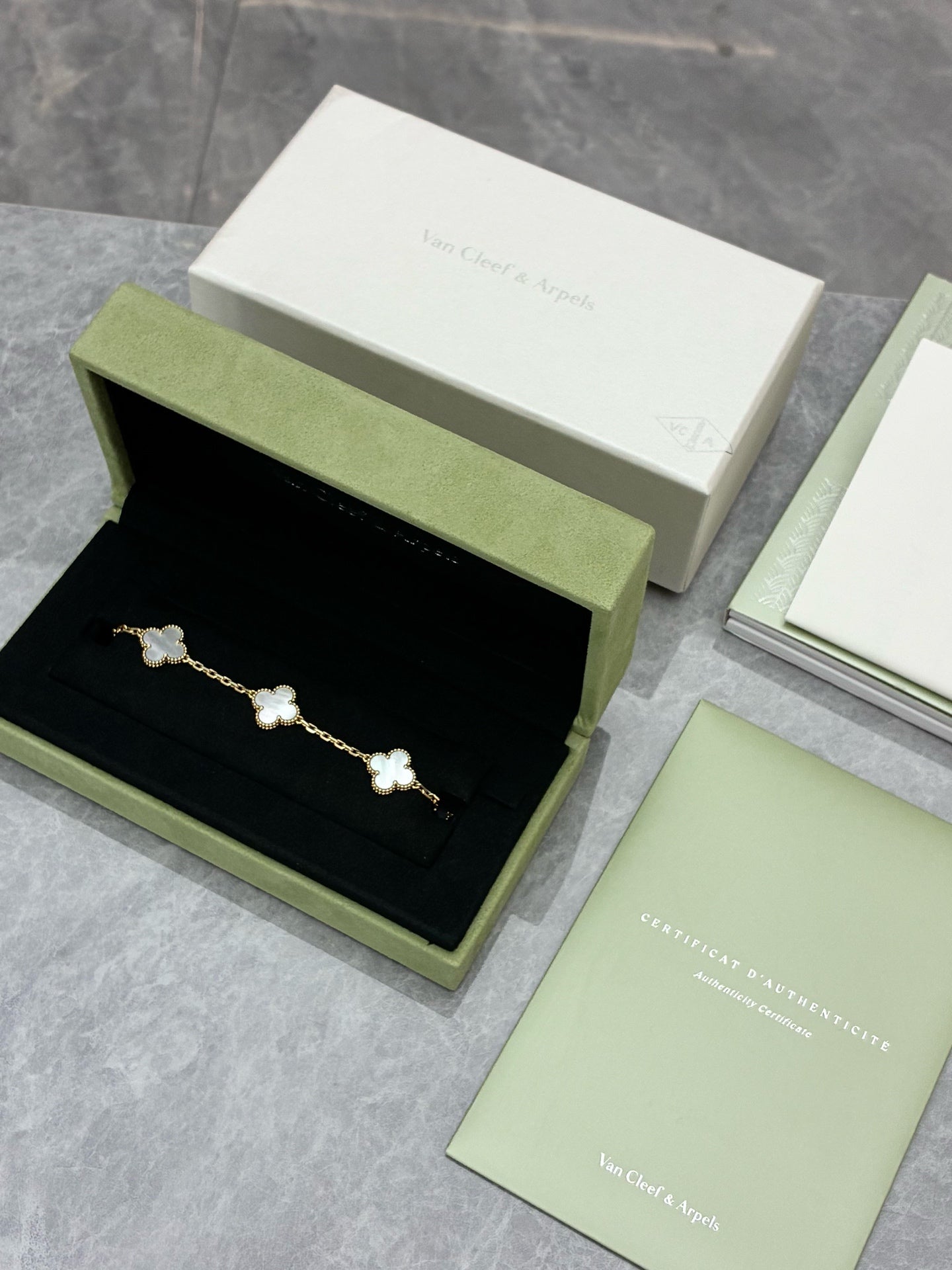 VAN CLEEF & ARPELS Vintage Alhambra Bracelet – White Mother-of-Pearl & Yellow Gold, Reference VCARA41800, Excellent Pre-Owned