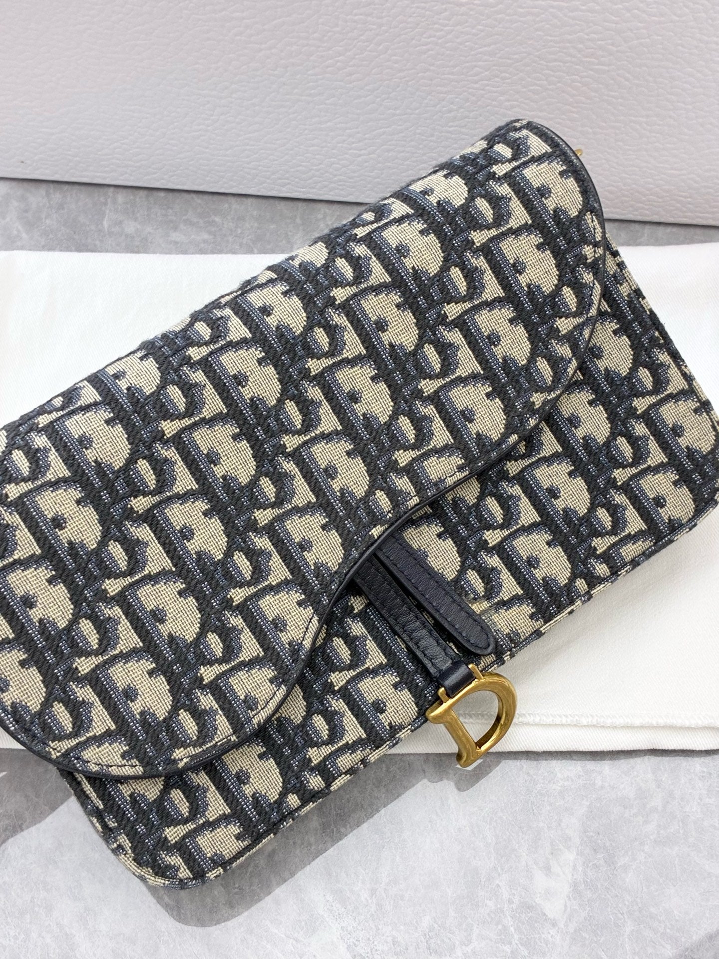 DIOR Oblique Wallet On Chain – Blue Oblique Jacquard Canvas, Reference S5620CTZQ_M928, Pre-Owned