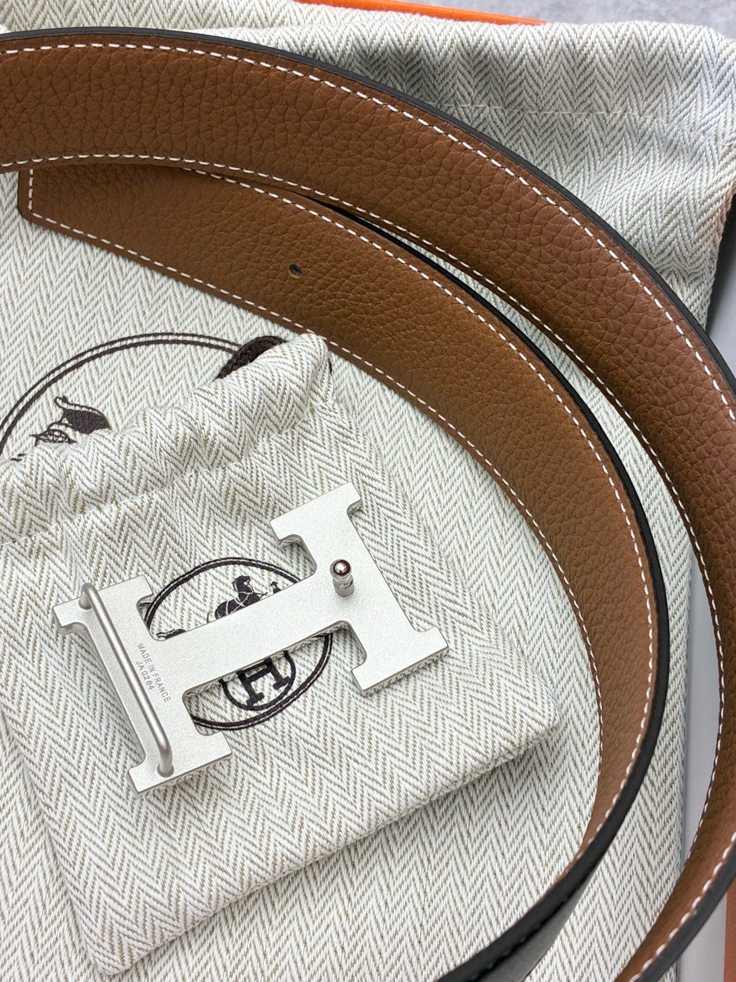HERMÈS Reversible Belt 95 cm – Black & Coffee Brown Calfskin, Brushed Palladium H Buckle, Brand New