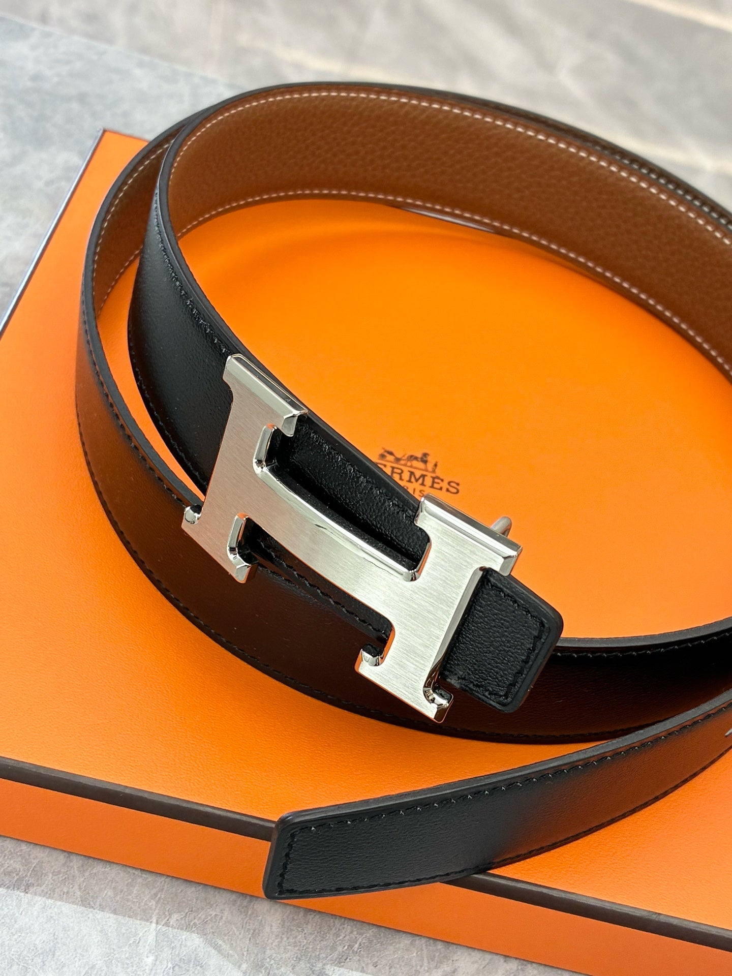HERMÈS Reversible Belt 95 cm – Black & Coffee Brown Calfskin, Brushed Palladium H Buckle, Brand New