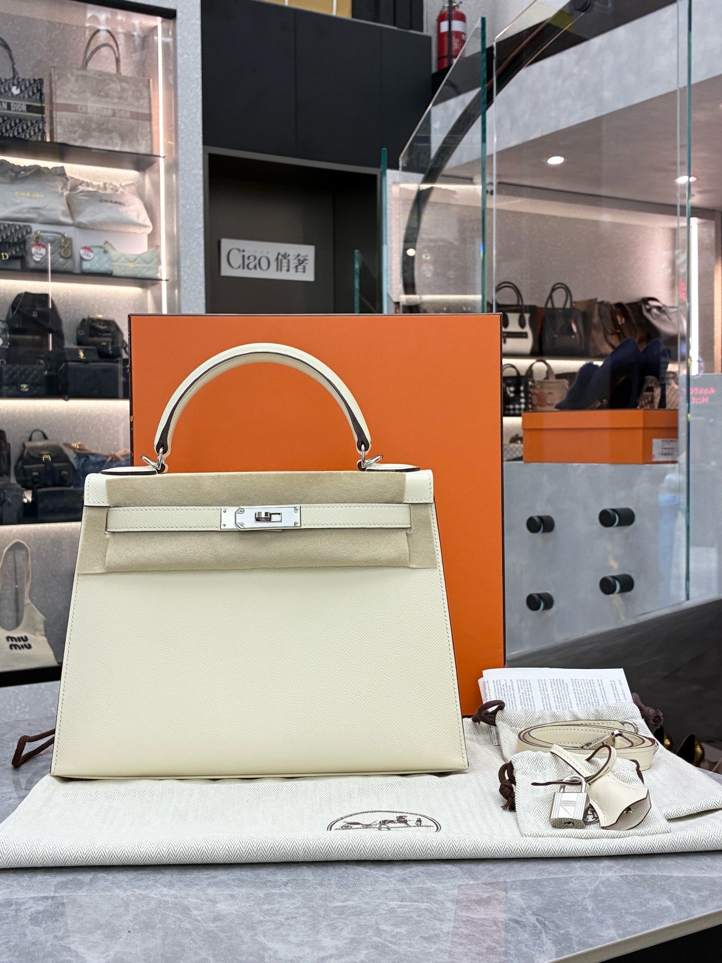 HERMÈS Kelly Sellier 28 – Nata Epsom Leather, Palladium Hardware, U Stamp, Very Good Pre-Owned