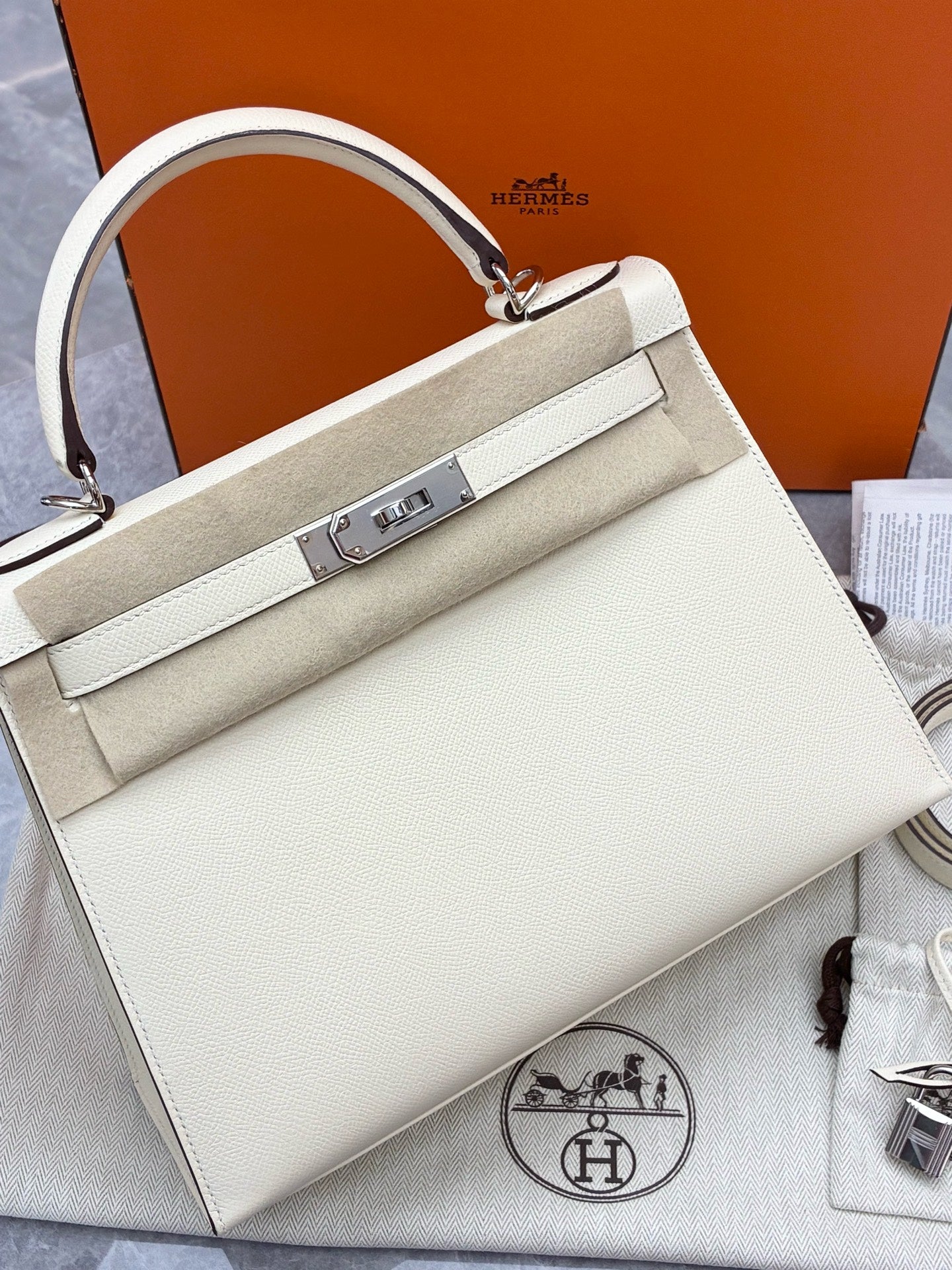 HERMÈS Kelly Sellier 28 – Nata Epsom Leather, Palladium Hardware, U Stamp, Very Good Pre-Owned