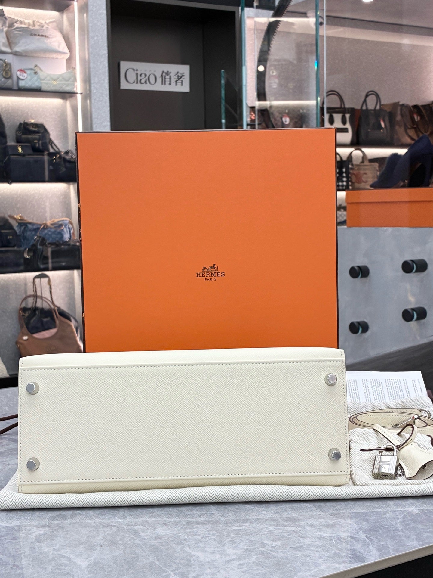 HERMÈS Kelly Sellier 28 – Nata Epsom Leather, Palladium Hardware, U Stamp, Very Good Pre-Owned