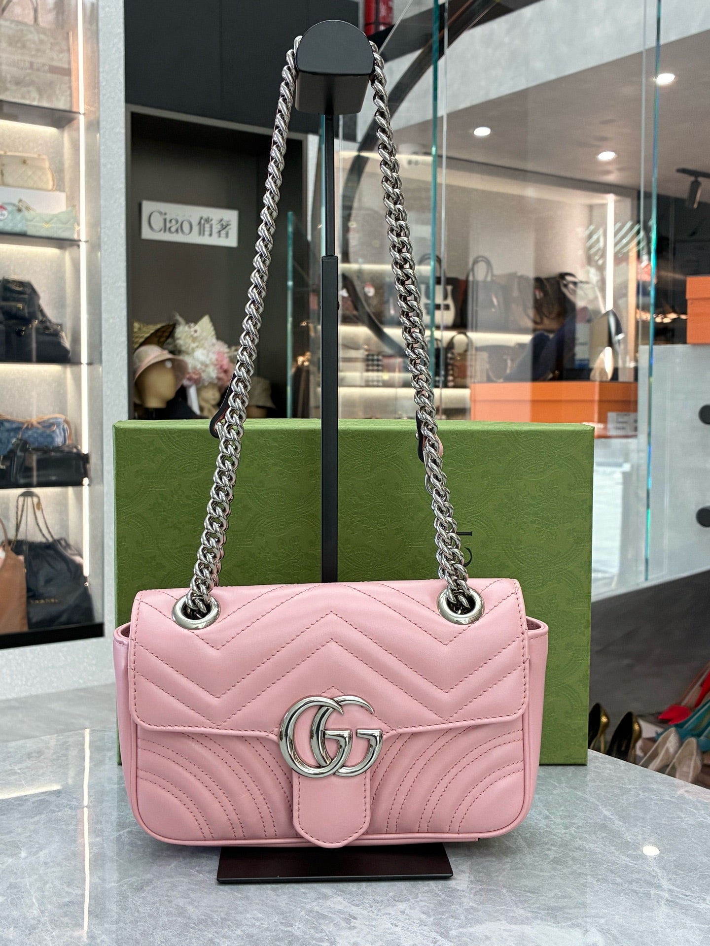 GUCCI GG Marmont Mini Flap Bag – Light Pink Matelassé Chevron Leather, Silver Hardware, 22 cm, Pre-Owned
