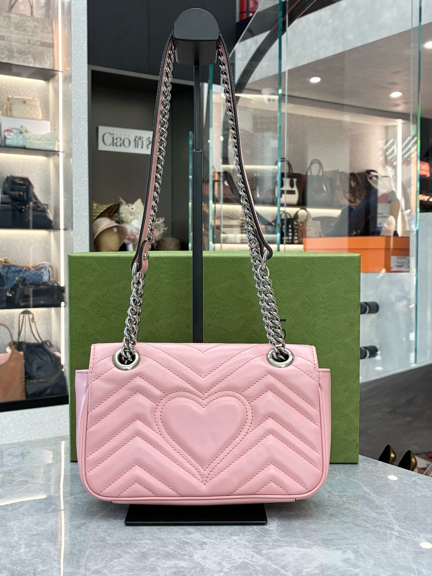 GUCCI GG Marmont Mini Flap Bag – Light Pink Matelassé Chevron Leather, Silver Hardware, 22 cm, Pre-Owned