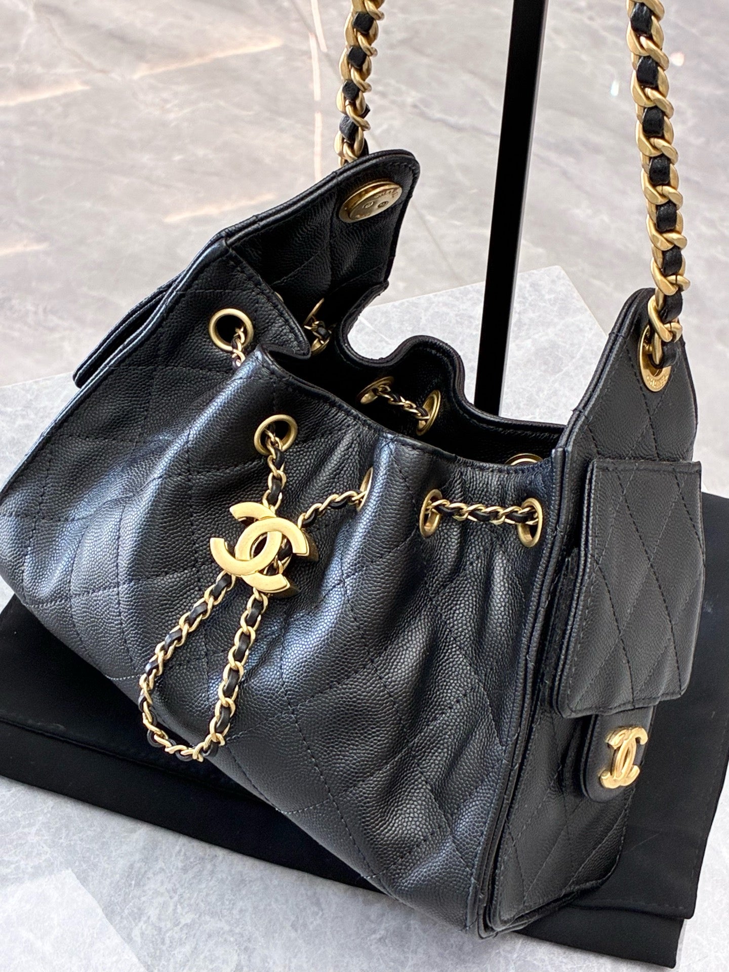 CHANEL 25 Bag Mini – Black Caviar Leather, Gold-Tone Hardware, Classic Diamond Quilting, Excellent Pre-Owned