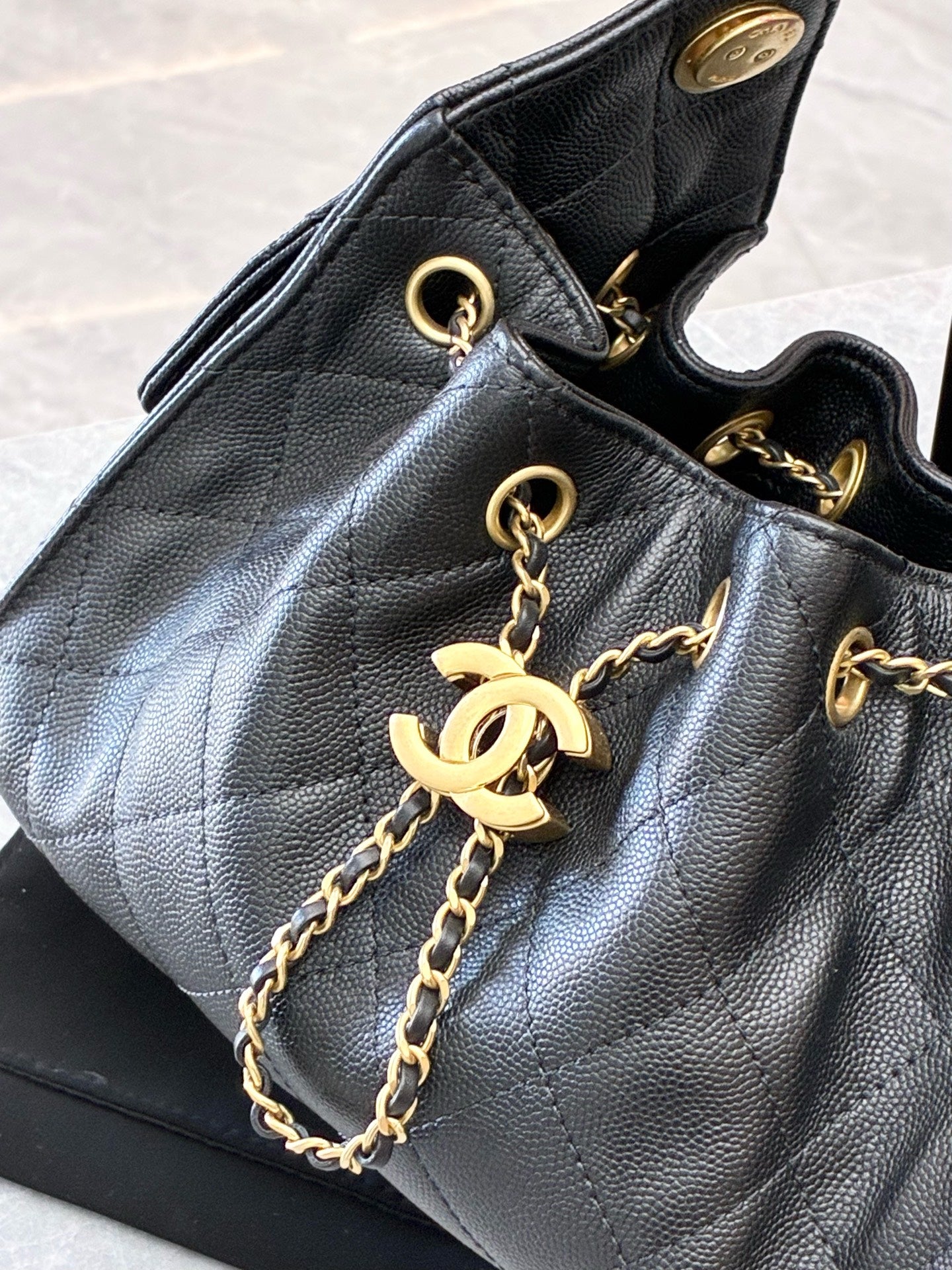 CHANEL 25 Bag Mini – Black Caviar Leather, Gold-Tone Hardware, Classic Diamond Quilting, Excellent Pre-Owned