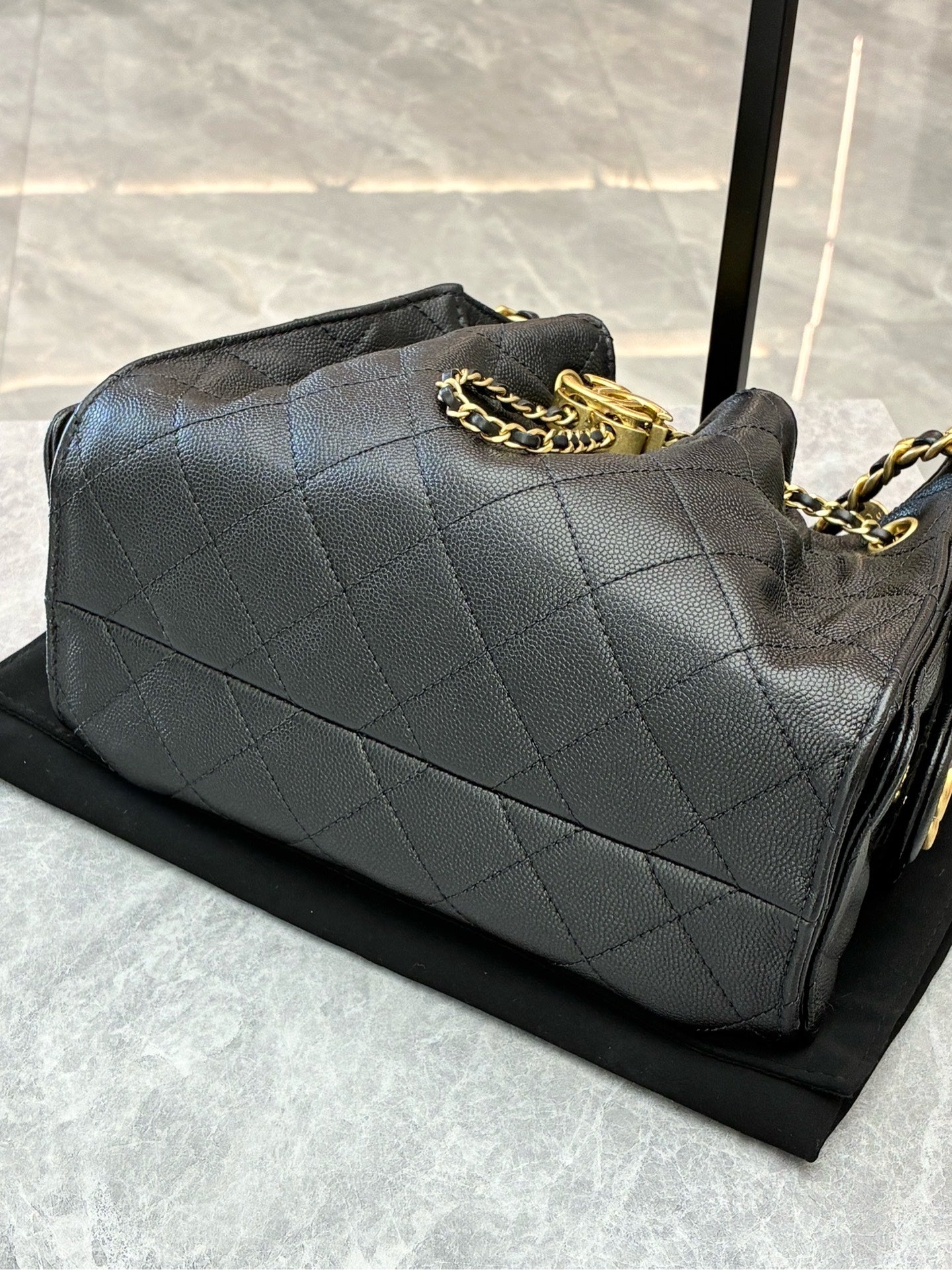 CHANEL 25 Bag Mini – Black Caviar Leather, Gold-Tone Hardware, Classic Diamond Quilting, Excellent Pre-Owned