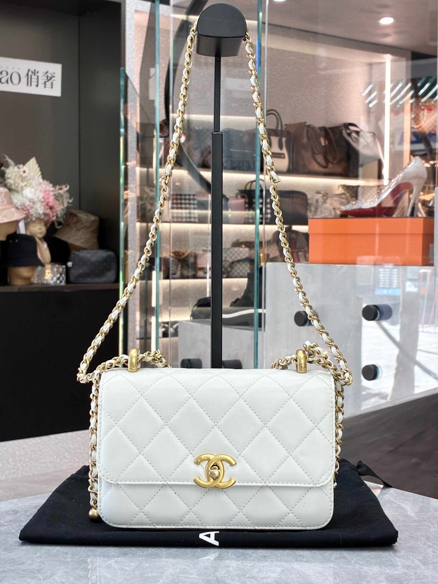 CHANEL 19 Double Gold-Pearl Chain Flap Bag – White Lambskin, Gold Hardware, 19 cm, Excellent Pre-Owned
