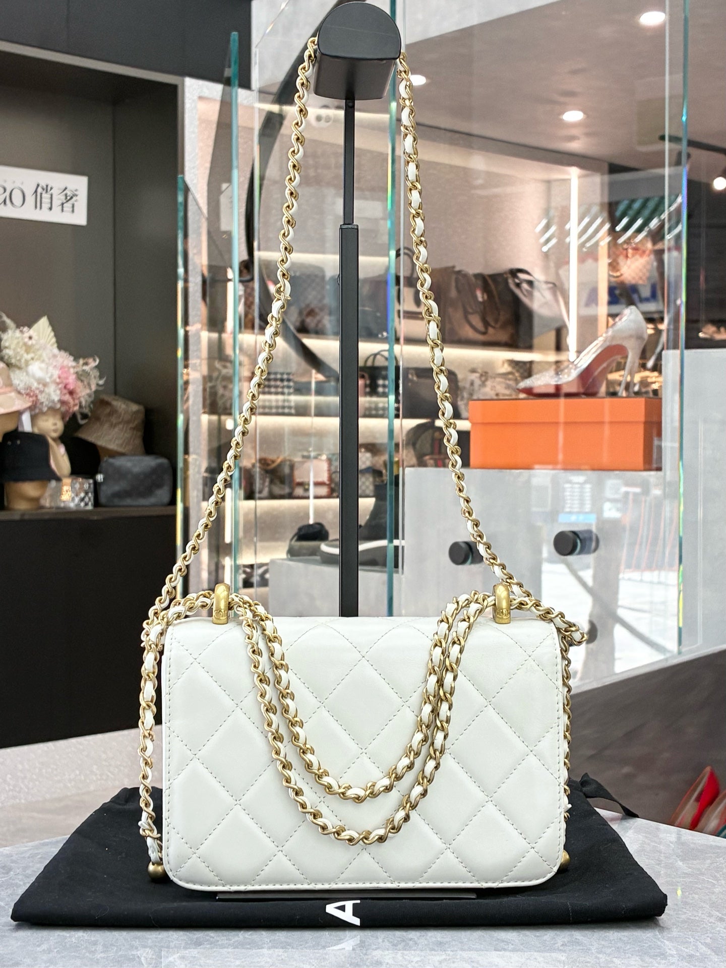 CHANEL 19 Double Gold-Pearl Chain Flap Bag – White Lambskin, Gold Hardware, 19 cm, Excellent Pre-Owned