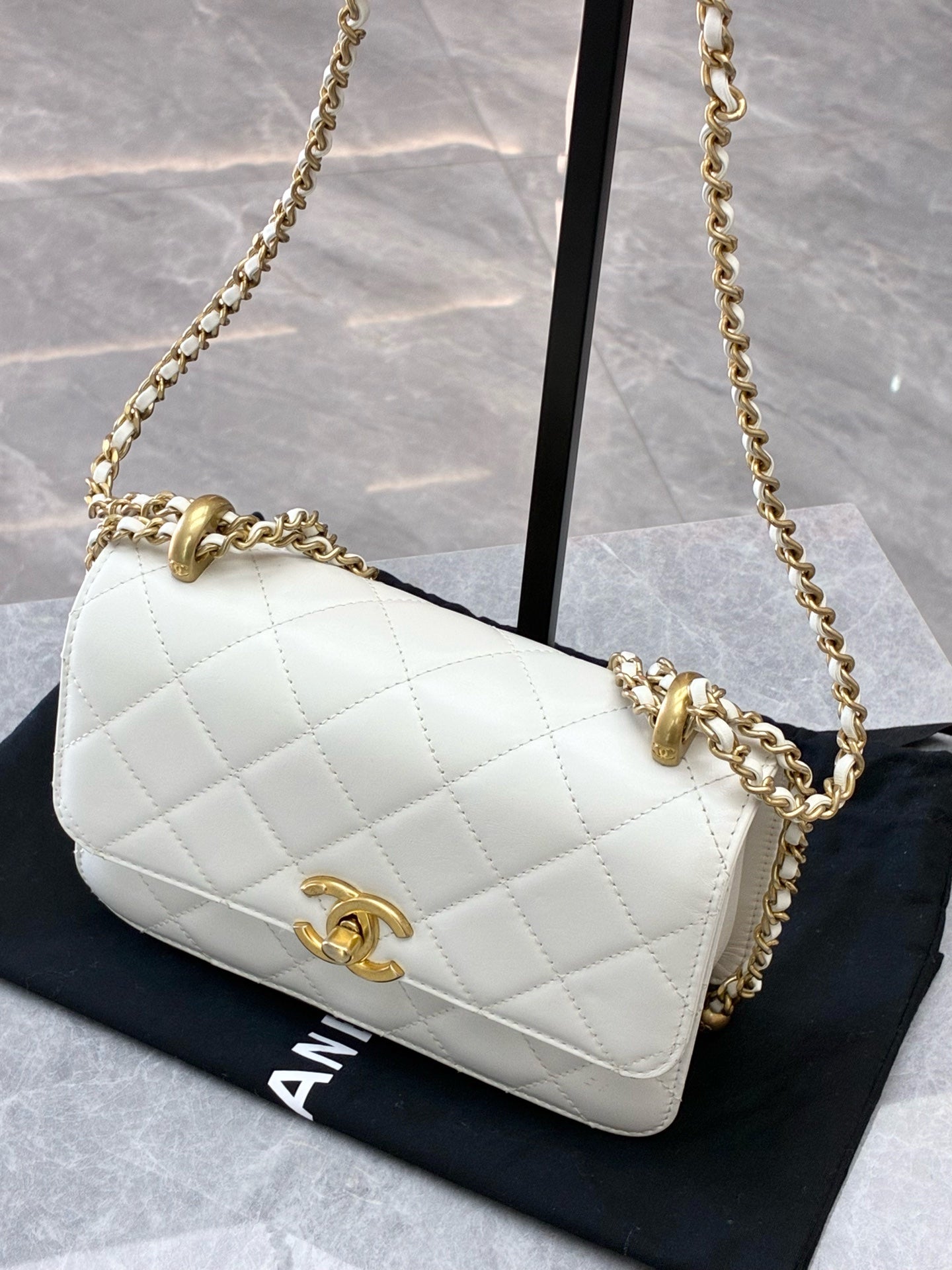 CHANEL 19 Double Gold-Pearl Chain Flap Bag – White Lambskin, Gold Hardware, 19 cm, Excellent Pre-Owned