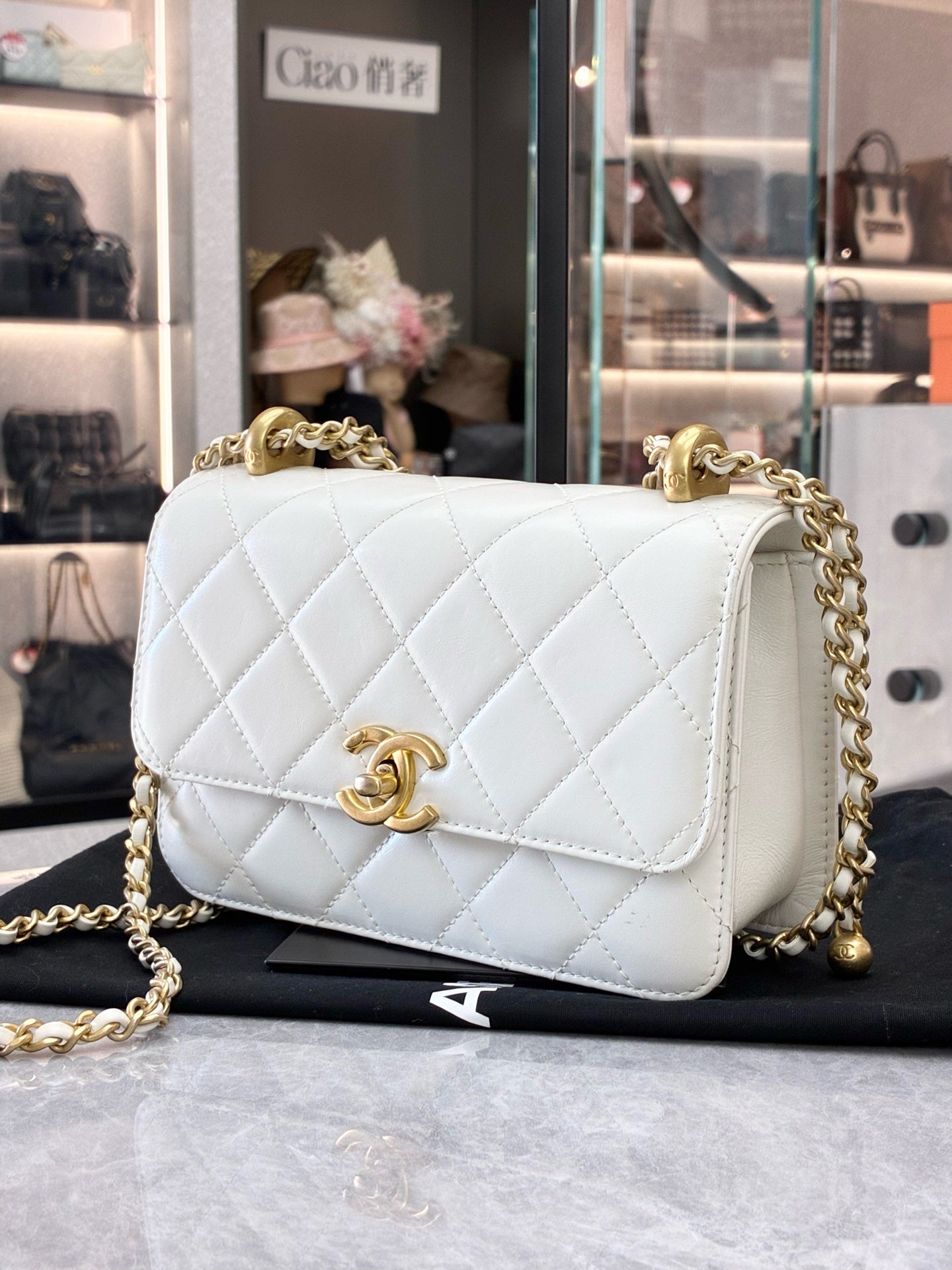 CHANEL 19 Double Gold-Pearl Chain Flap Bag – White Lambskin, Gold Hardware, 19 cm, Excellent Pre-Owned