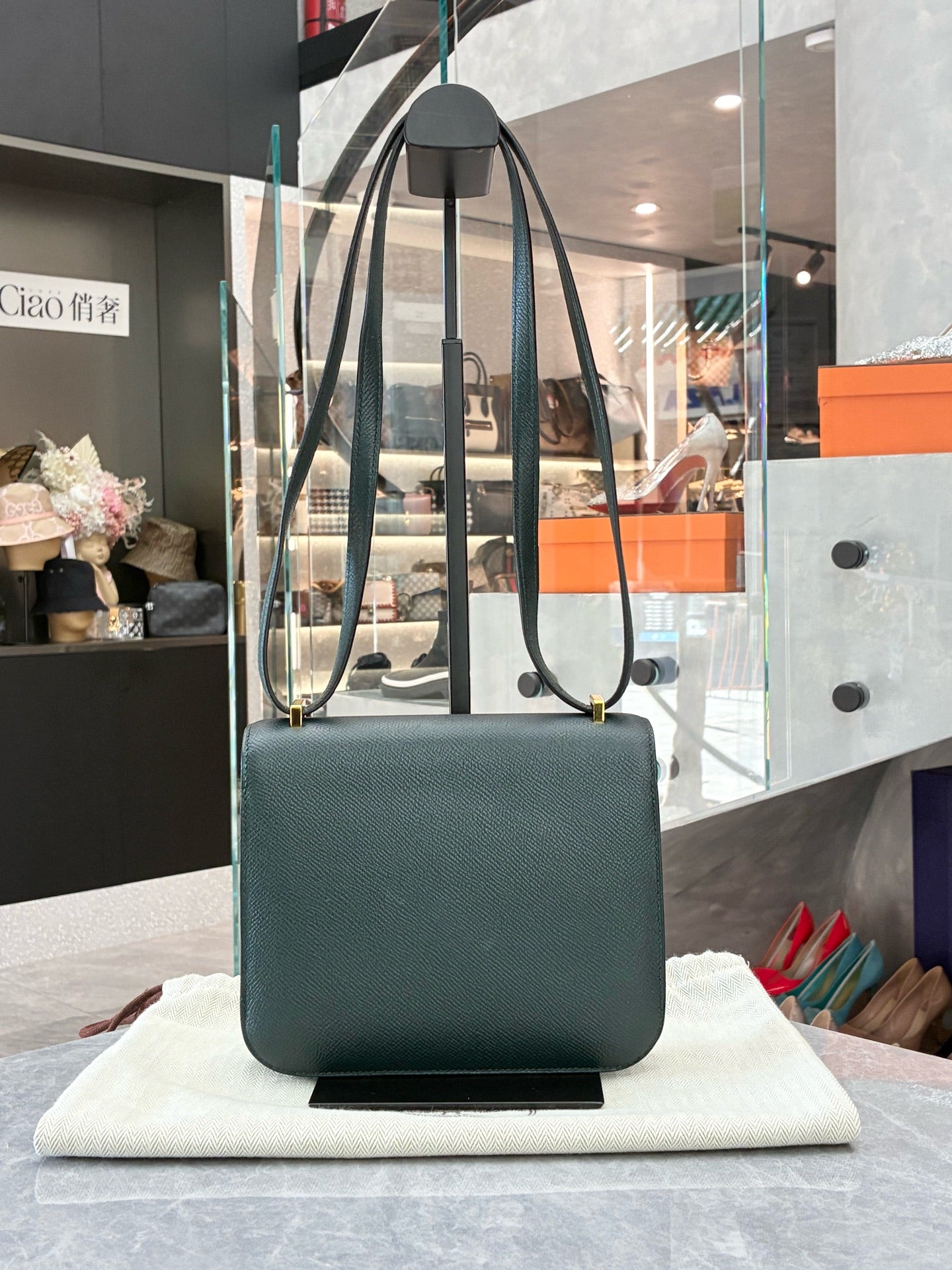 HERMÈS Constance 19 – Vert Cypres Epsom Leather, Gold Hardware, C Stamp, Excellent Pre-Owned