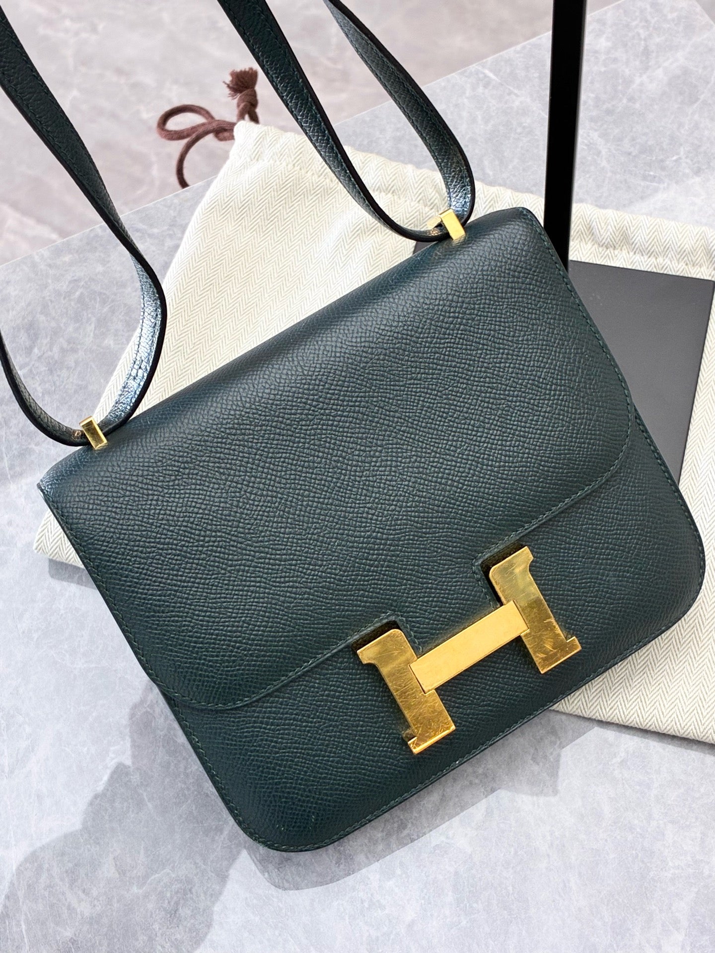 HERMÈS Constance 19 – Vert Cypres Epsom Leather, Gold Hardware, C Stamp, Excellent Pre-Owned