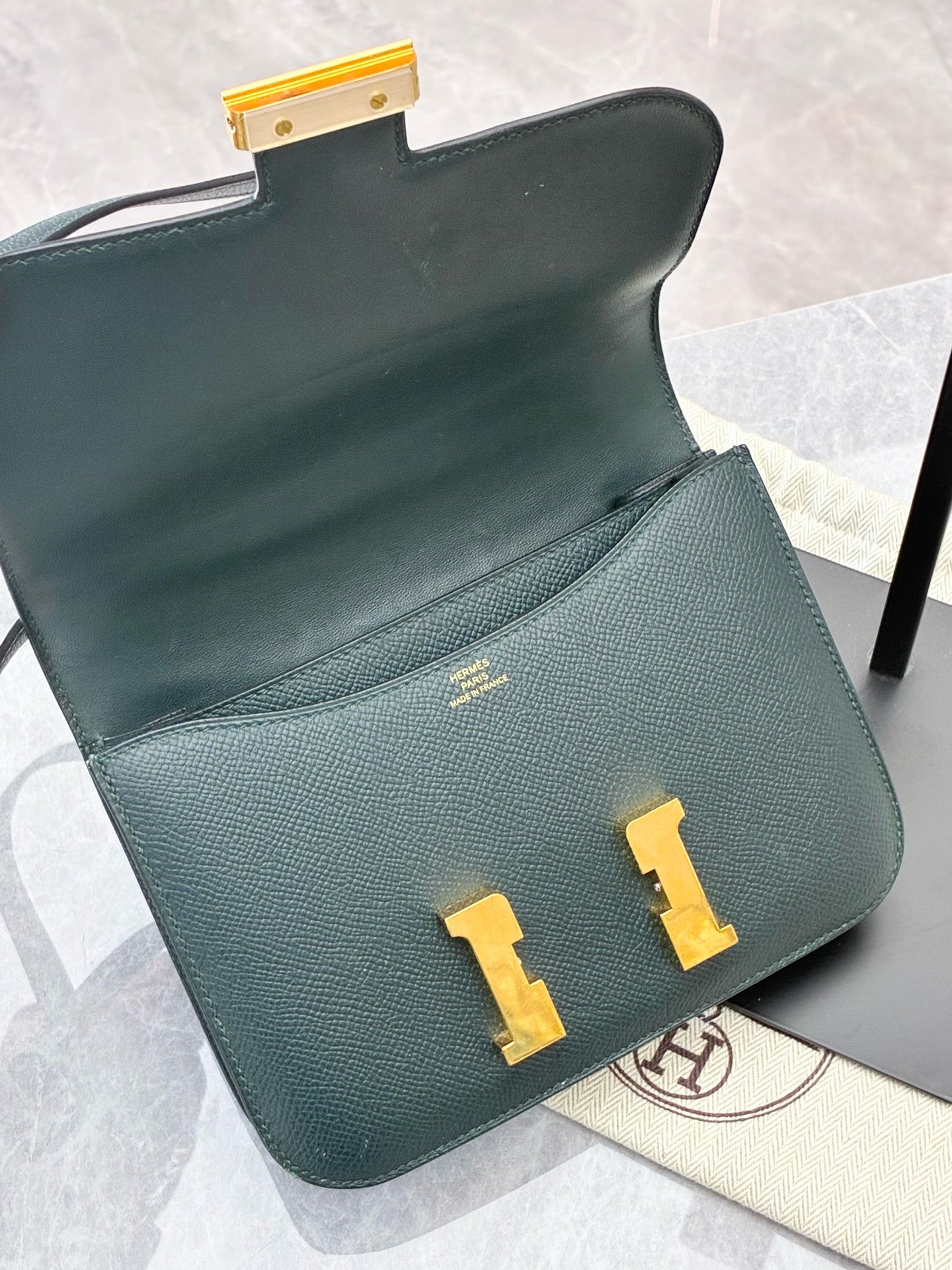 HERMÈS Constance 19 – Vert Cypres Epsom Leather, Gold Hardware, C Stamp, Excellent Pre-Owned
