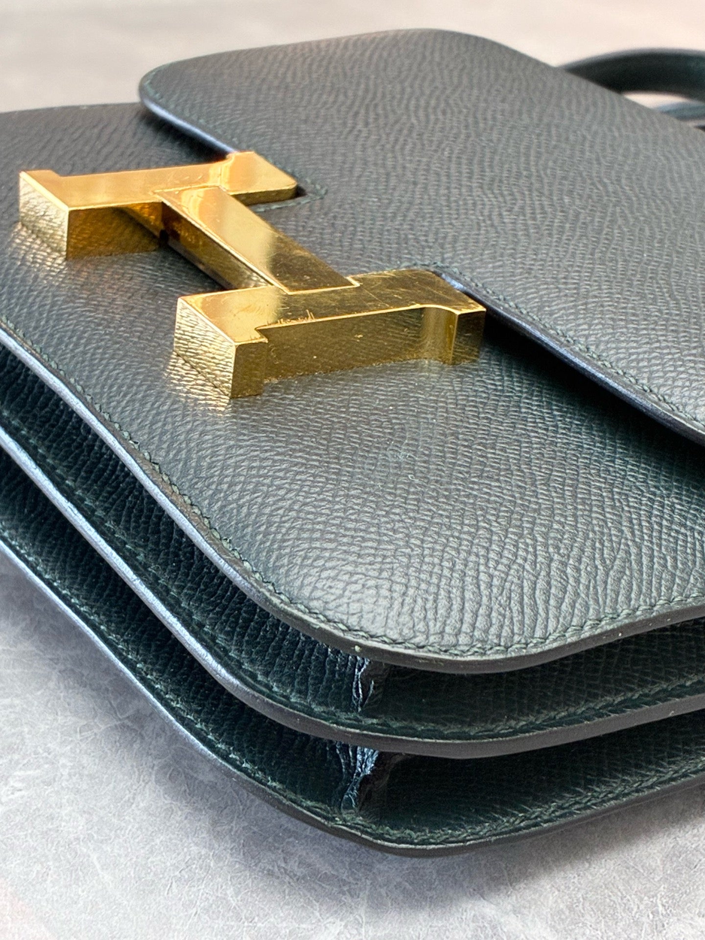 HERMÈS Constance 19 – Vert Cypres Epsom Leather, Gold Hardware, C Stamp, Excellent Pre-Owned