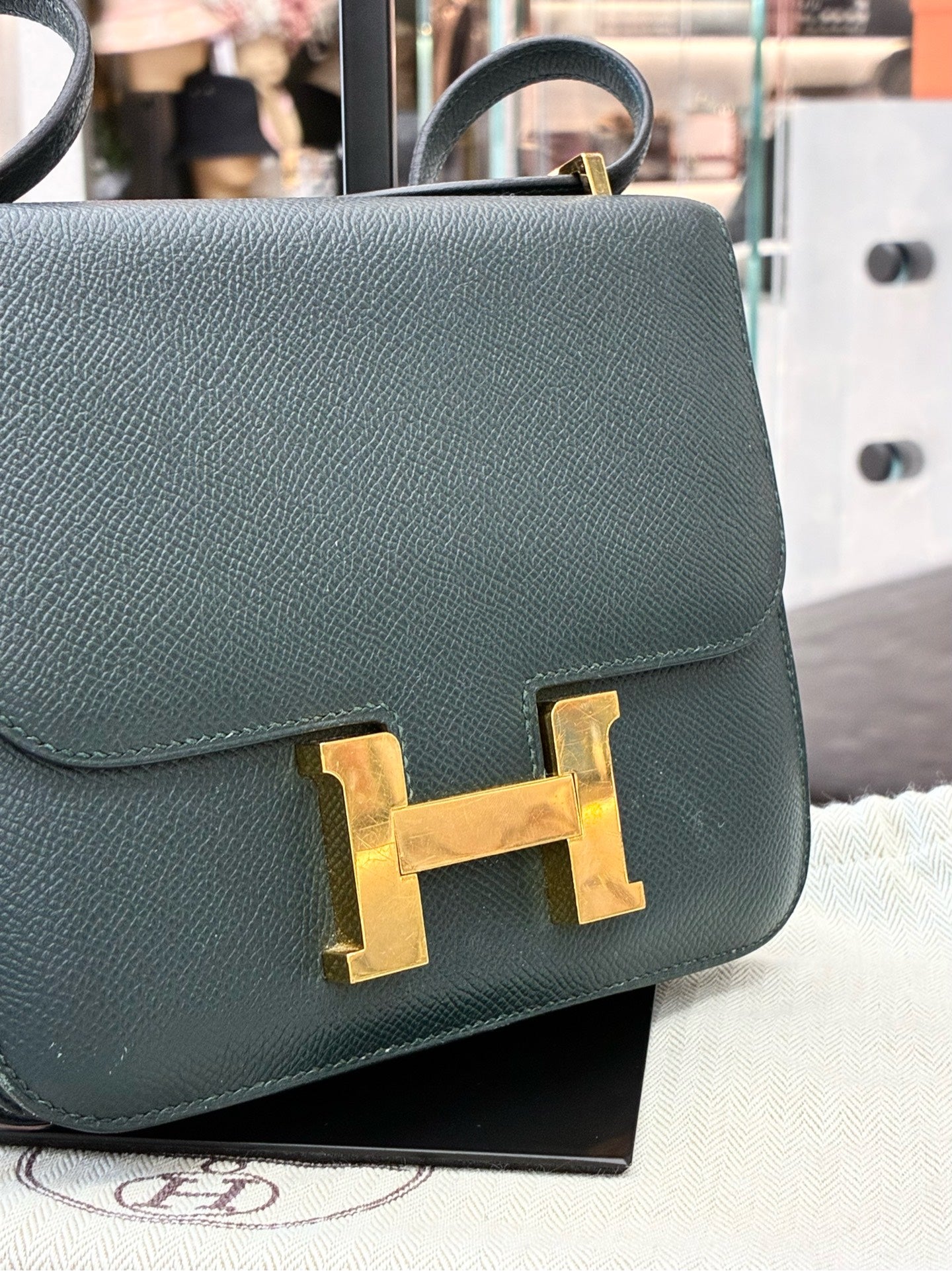 HERMÈS Constance 19 – Vert Cypres Epsom Leather, Gold Hardware, C Stamp, Excellent Pre-Owned