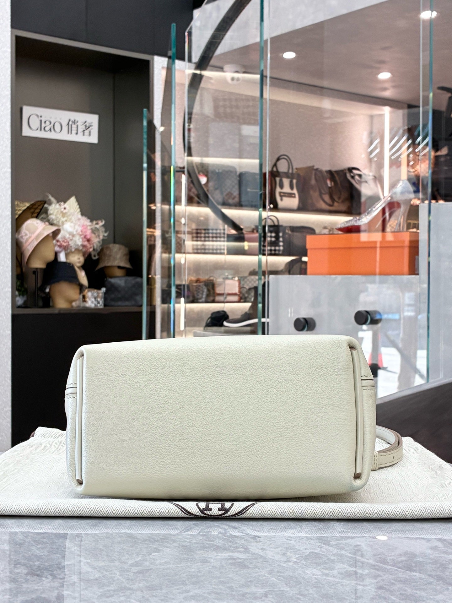 HERMÈS Mini 2424 – Glacier White Epsom Leather, Gold Hardware, B Stamp, Excellent Pre-Owned