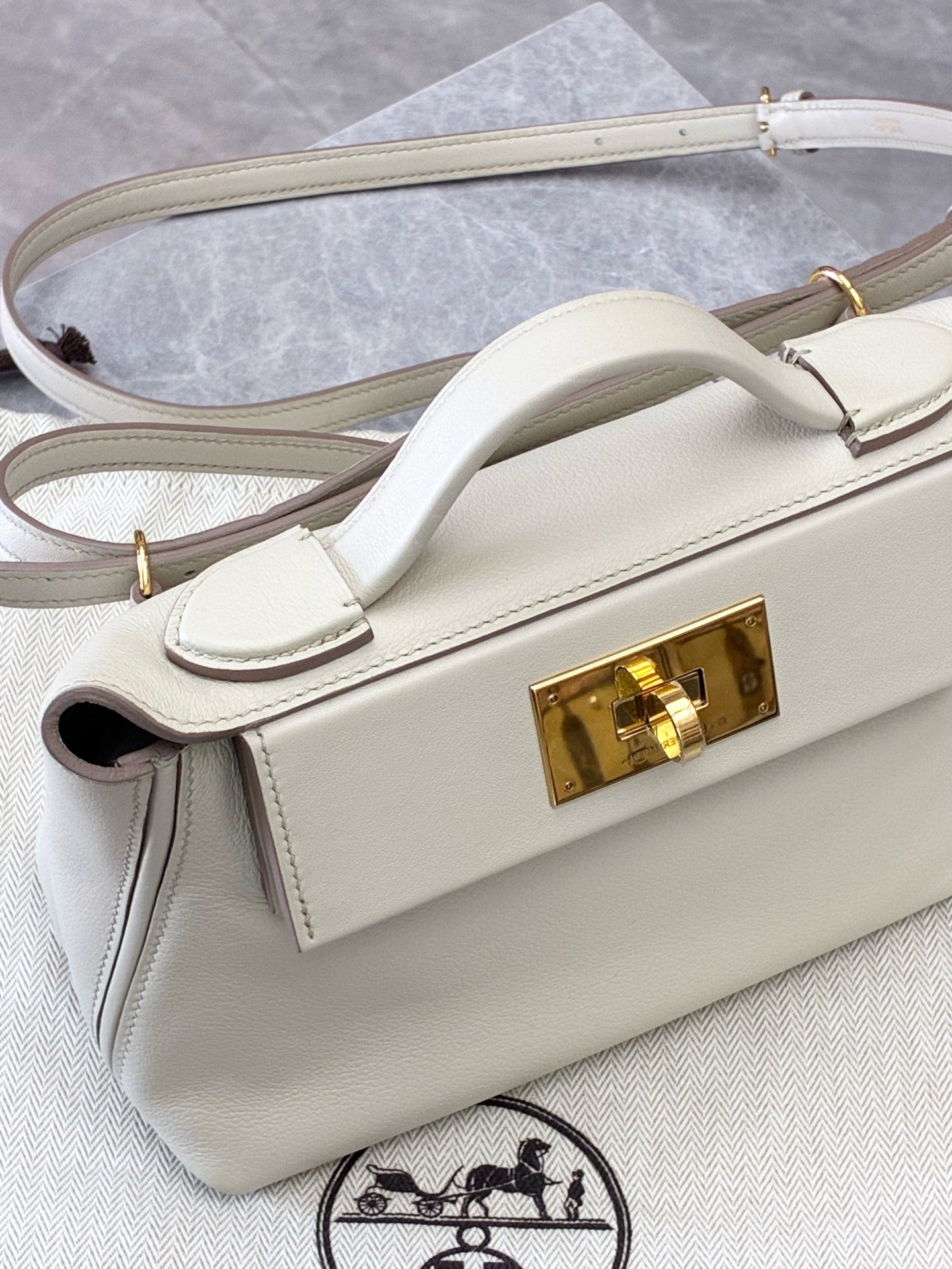 HERMÈS Mini 2424 – Glacier White Epsom Leather, Gold Hardware, B Stamp, Excellent Pre-Owned