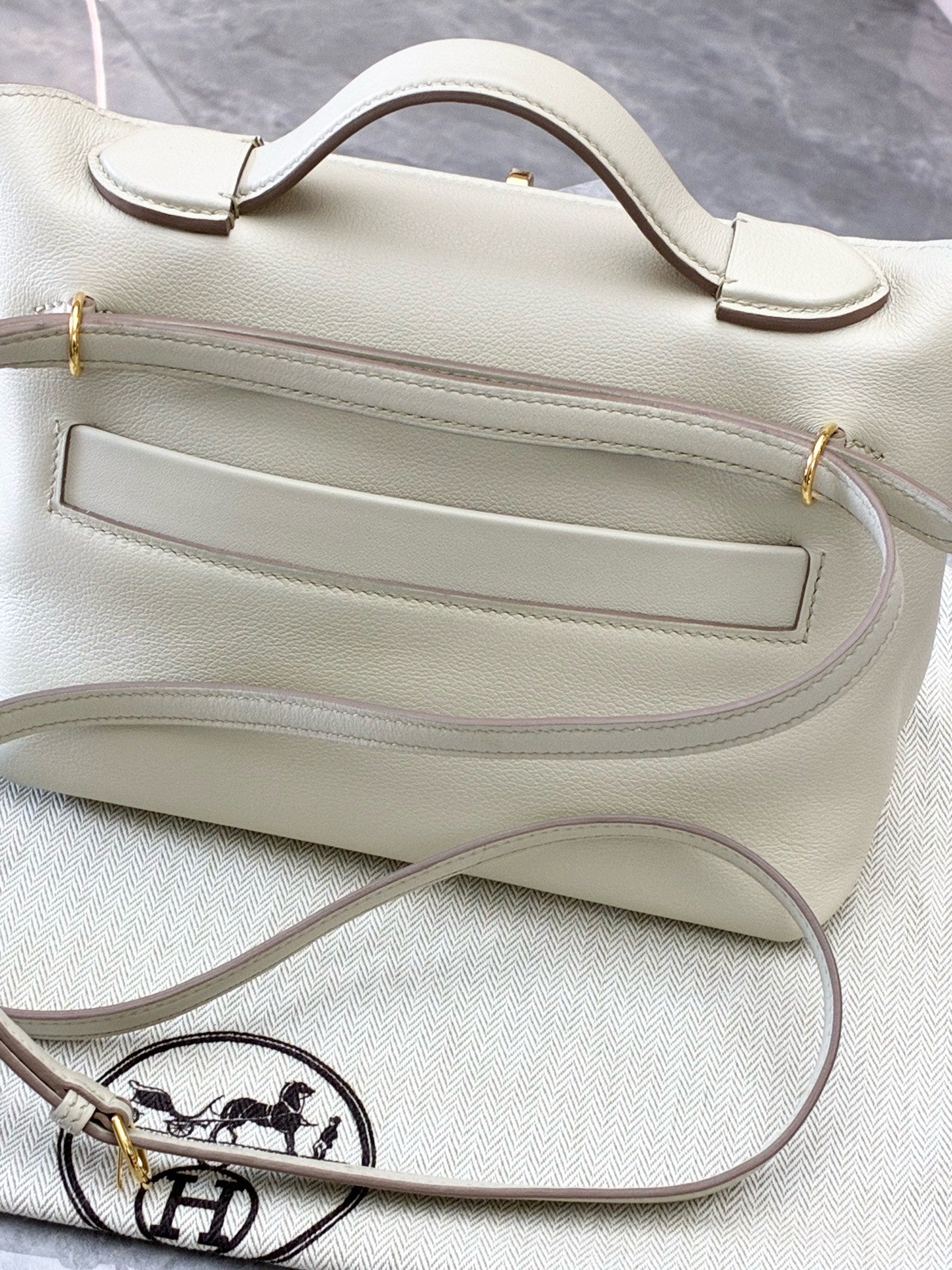 HERMÈS Mini 2424 – Glacier White Epsom Leather, Gold Hardware, B Stamp, Excellent Pre-Owned