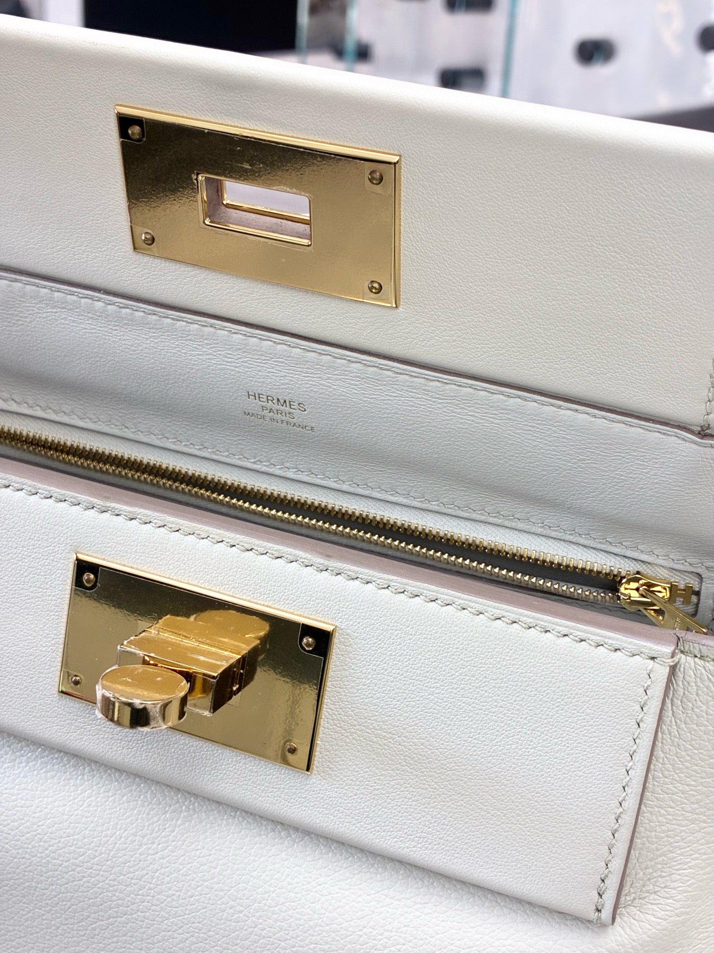 HERMÈS Mini 2424 – Glacier White Epsom Leather, Gold Hardware, B Stamp, Excellent Pre-Owned