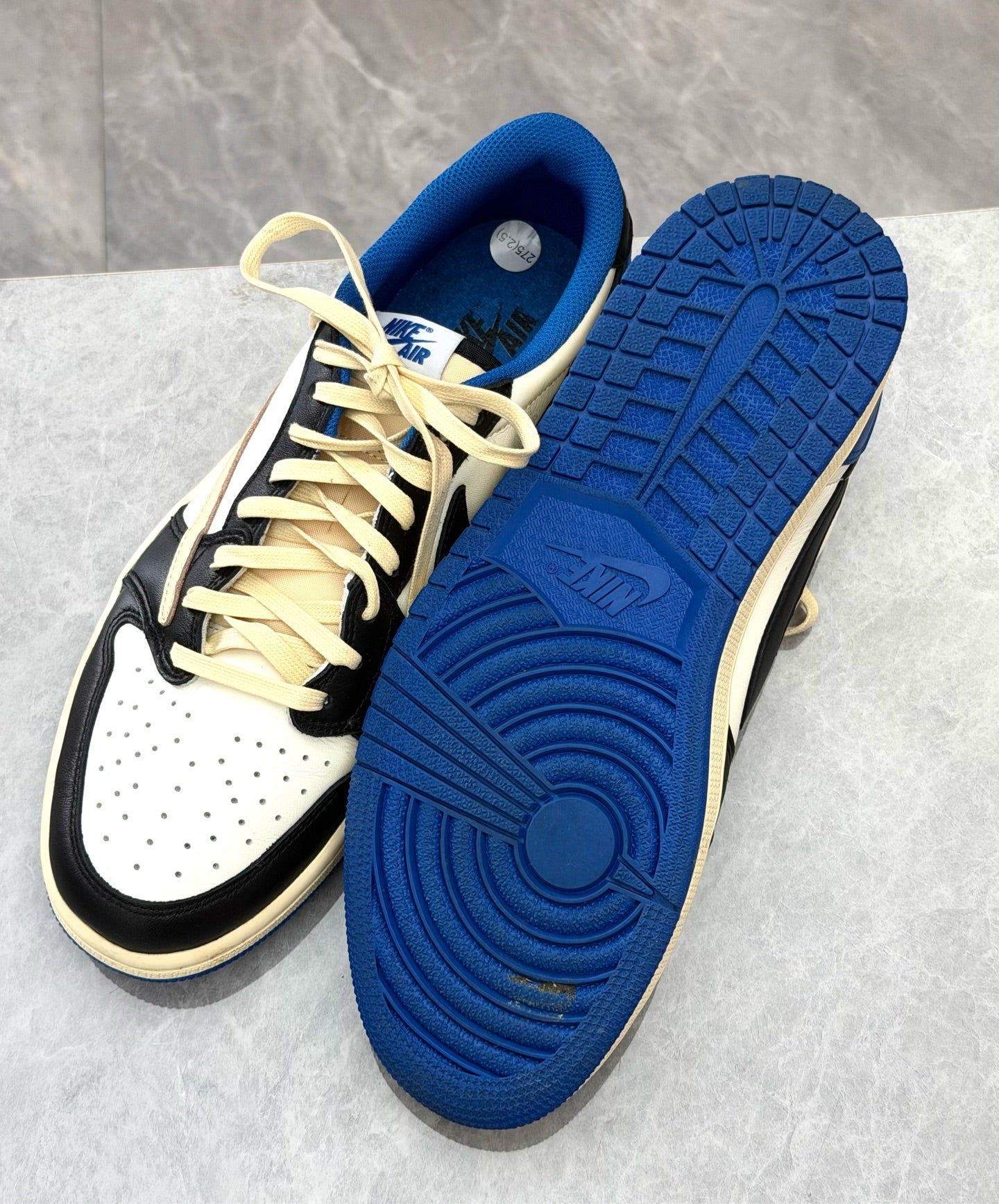 NIKE Air Jordan 1 Retro Low OG – Fragment Design x Travis Scott, White Leather, Royal Blue Lining, Reverse Swoosh, Size 43, Very Good Pre-Owned