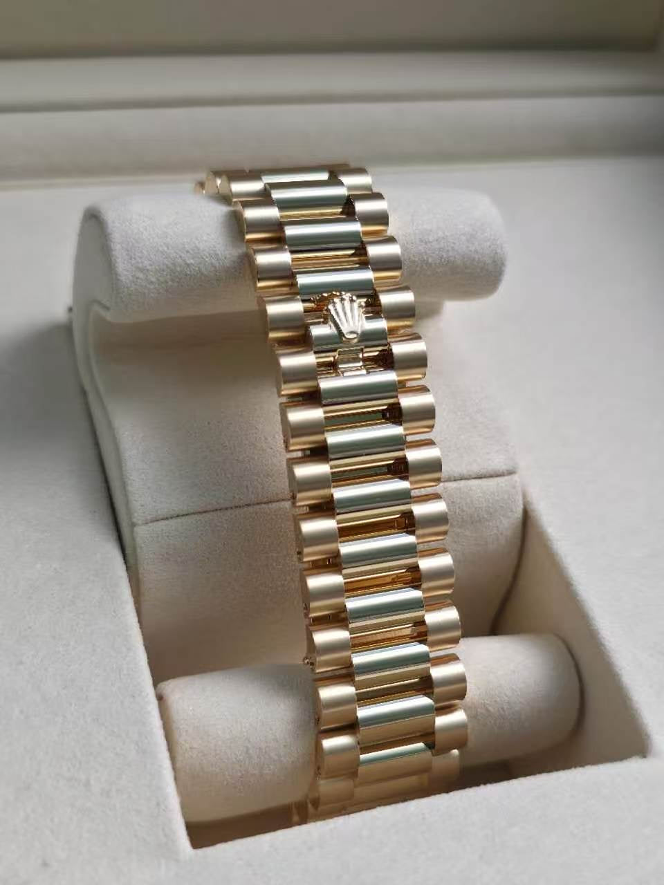ROLEX Day-Date 40 – 18K Yellow Gold, Black Baguette Diamond Dial, Reference 228238, 40mm, Brand New