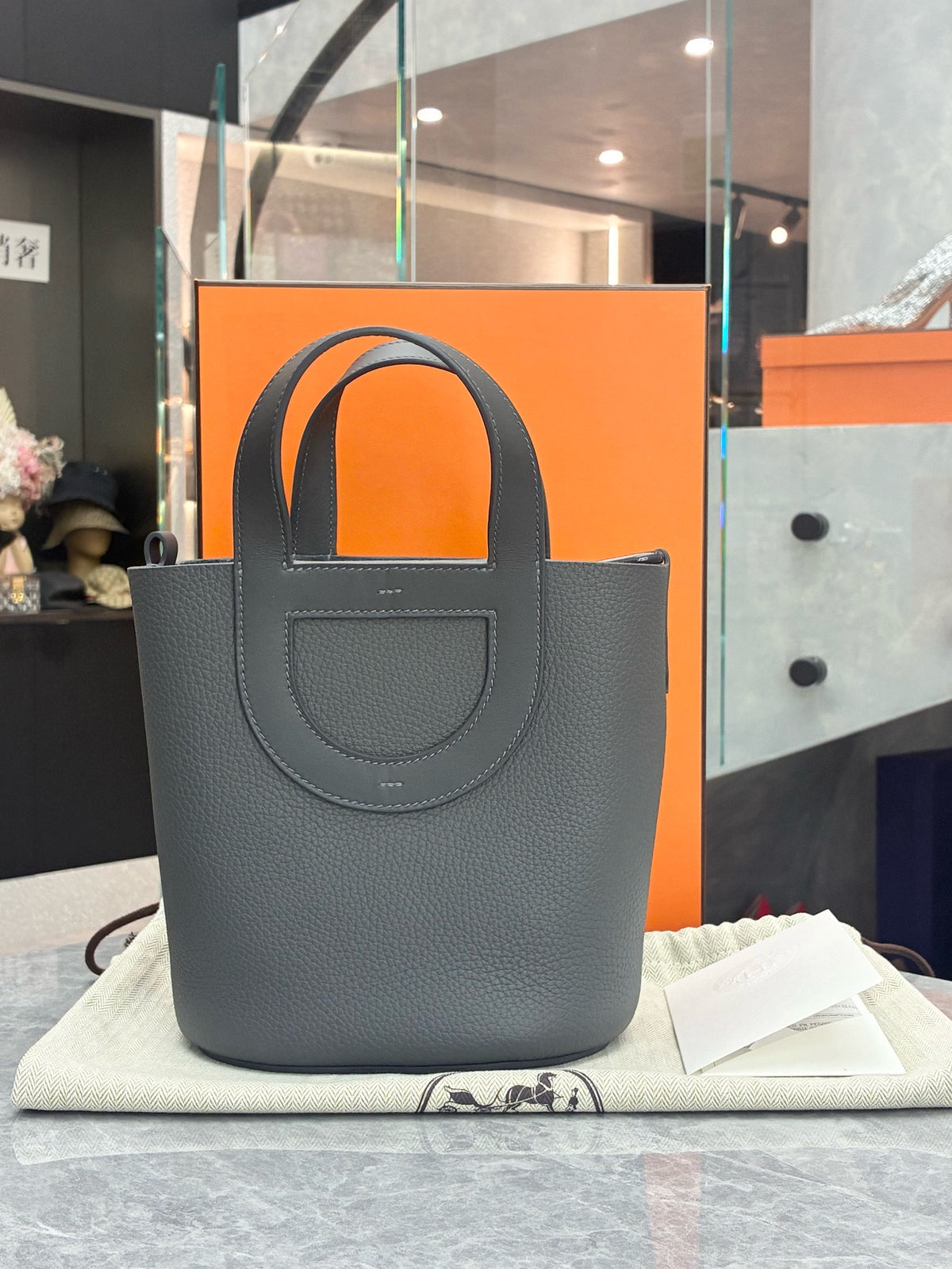 HERMÈS In-the-Loop 18 – Slate Grey Taurillon Clemence, W Stamp, Excellent Pre-Owned
