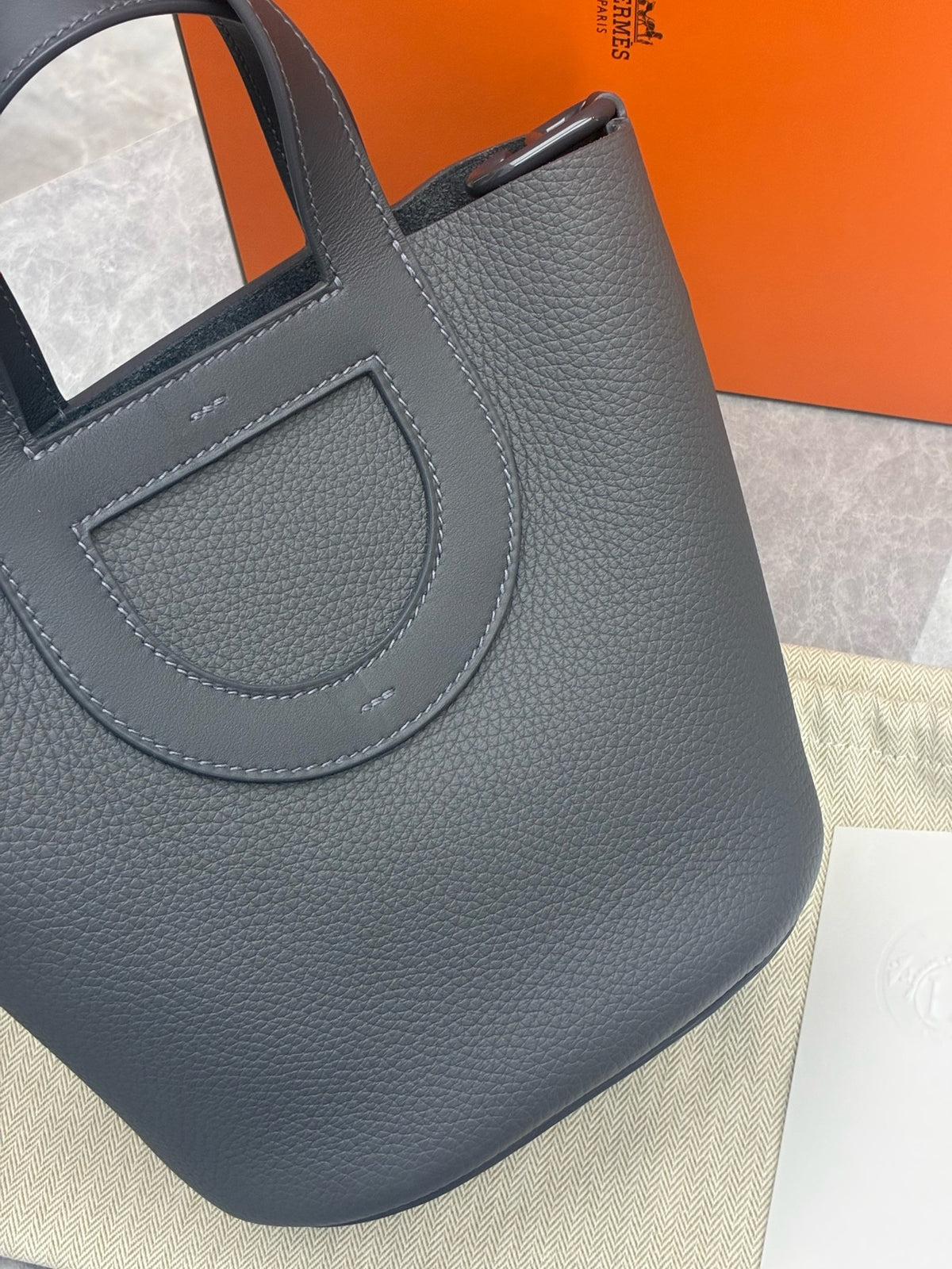 HERMÈS In-the-Loop 18 – Slate Grey Taurillon Clemence, W Stamp, Excellent Pre-Owned